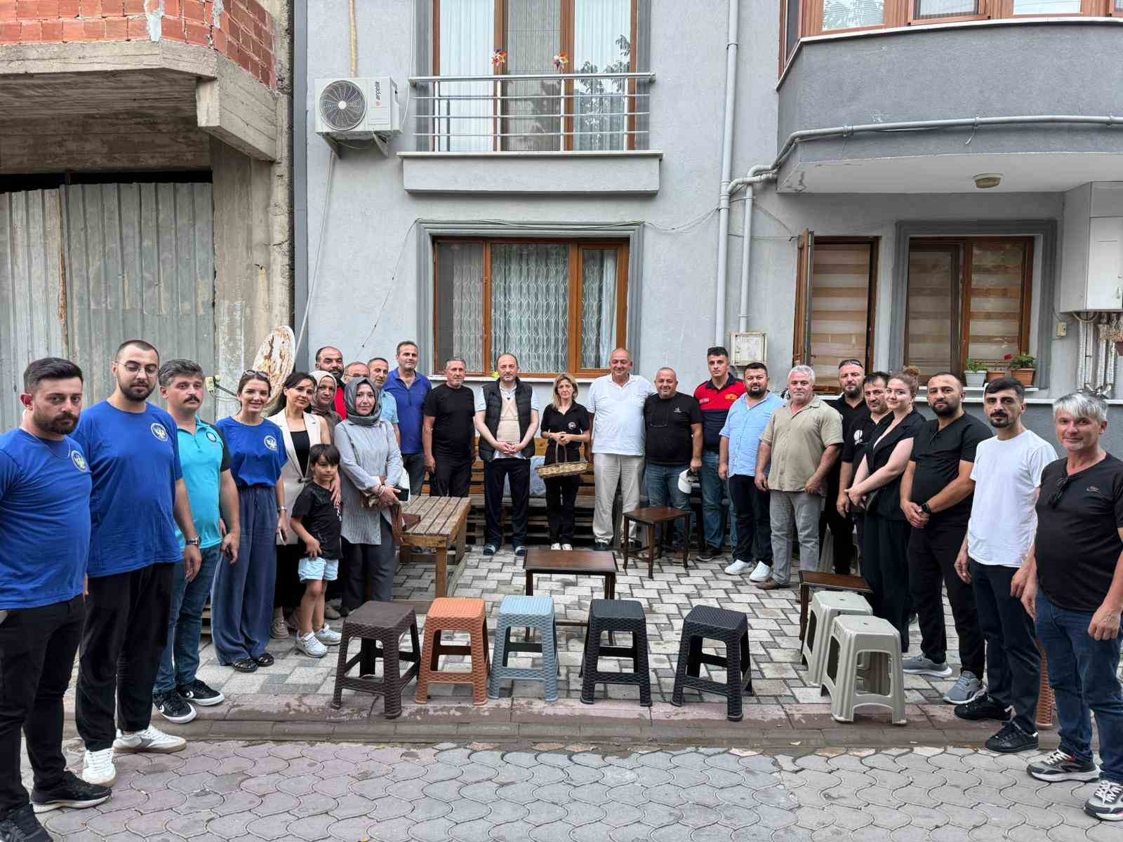 Alevlerin söndüğü yerde dayanışma yeşerdi: Geyve’ye fidan desteği
