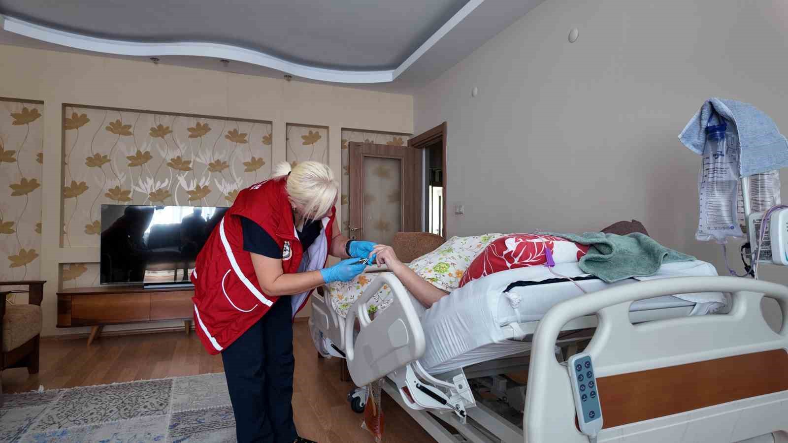 YADES &ccedil;alışanları, yaşlılara umut oluyor
