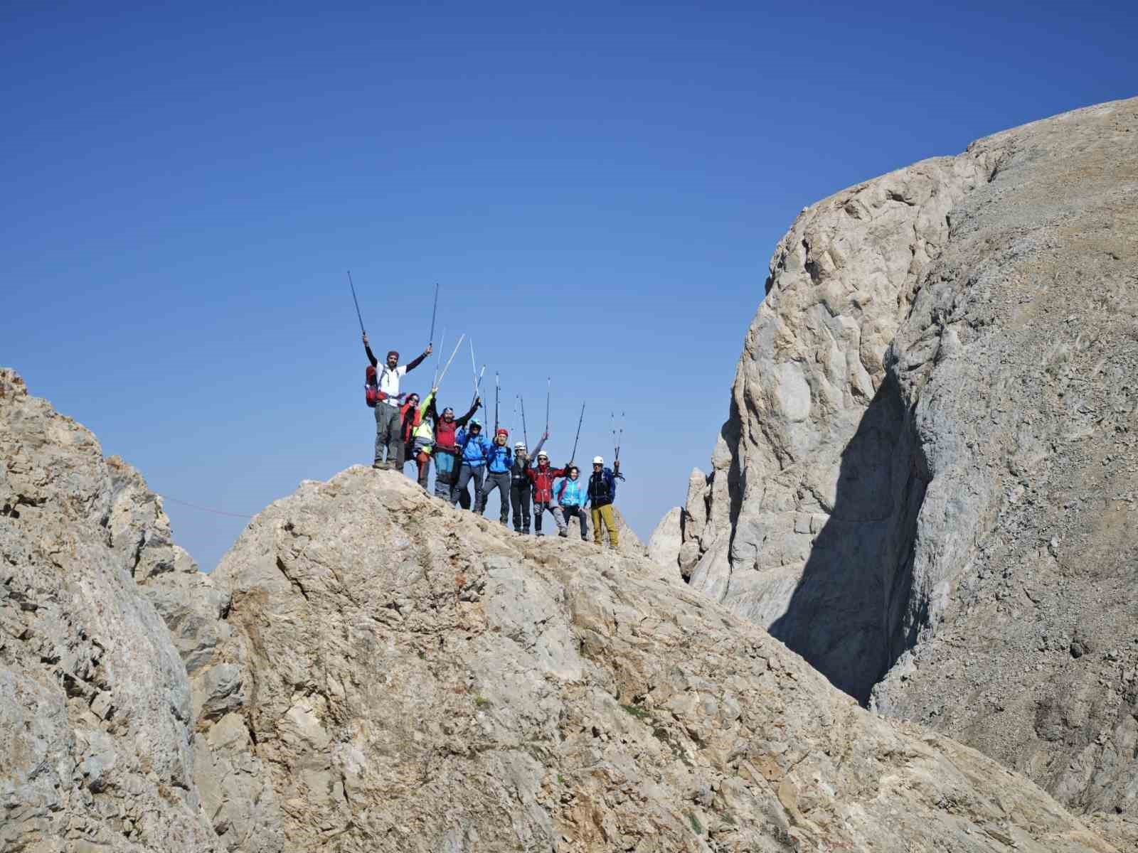 Ankara Kutup Yıldızı Kulübü üyeleri Reşko zirvesine tırmandı