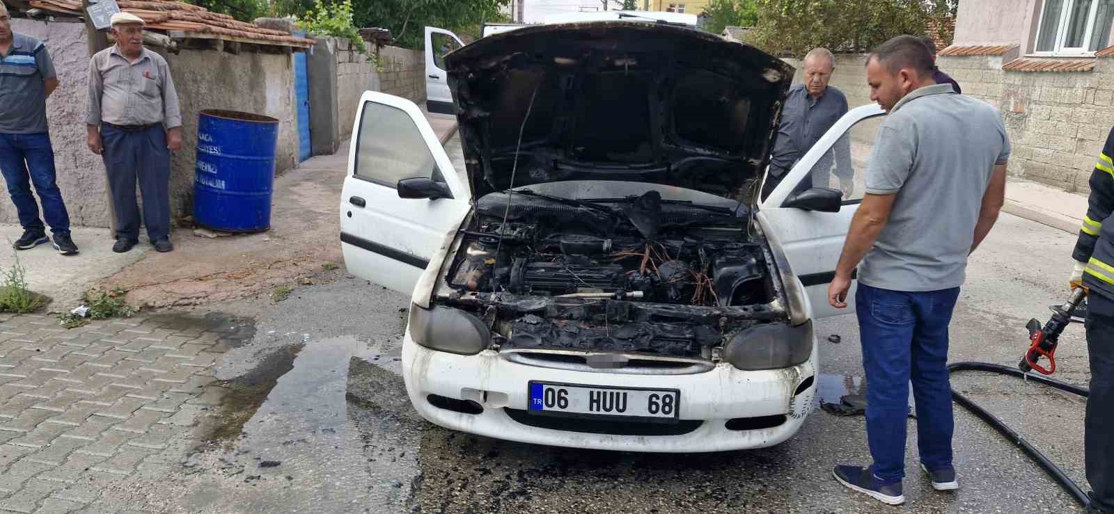 Çorum’da seyir halindeki otomobilde korkutan yangın