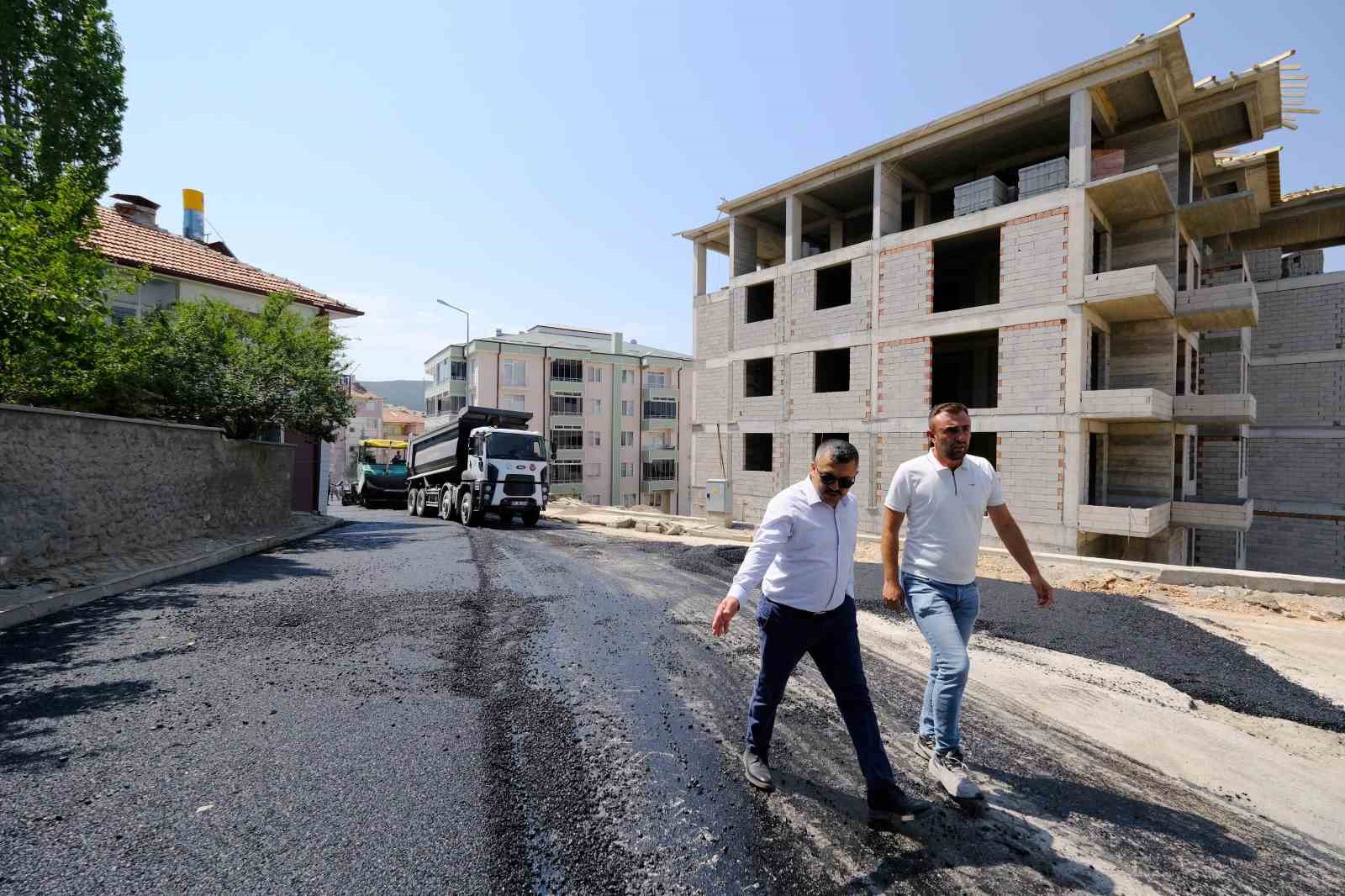 Akdağmadeni Belediyesi son 1 ayda 4 cadde ve bir meydanın sıcak asfalt &ccedil;alışmasını tamamladı
