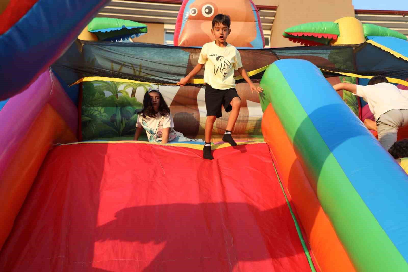 Yozgat Belediyesi’nin düzenlediği mahalle şenlikleriyle çocuklar doyasıya eğlendi