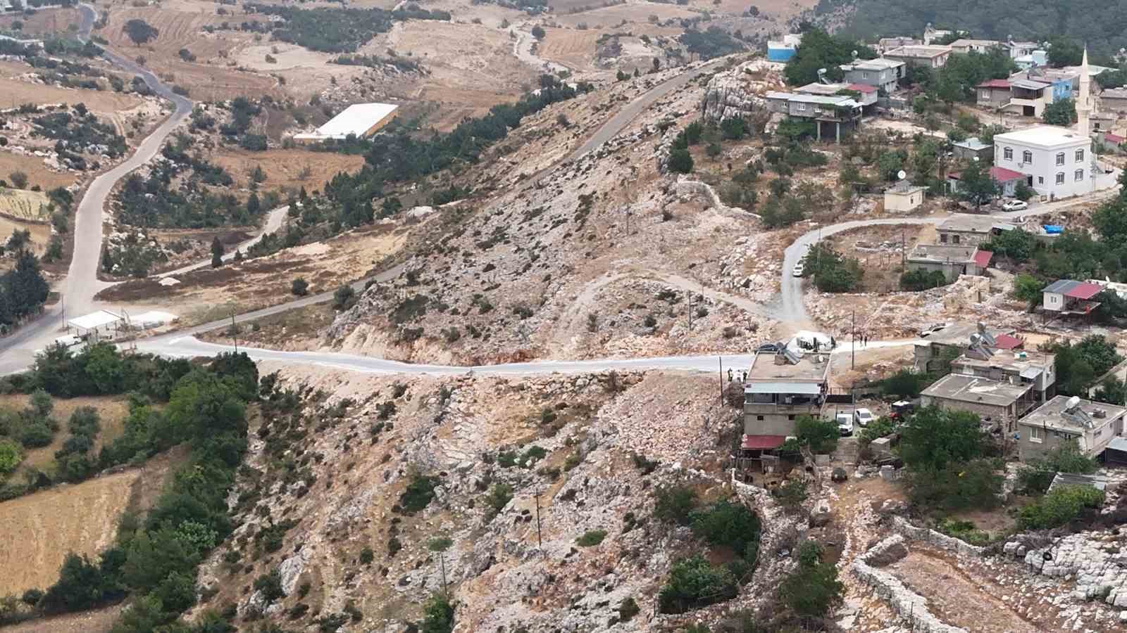 Tarsus&rsquo;ta mahallelerin yolları kilit parkeyle yenileniyor
