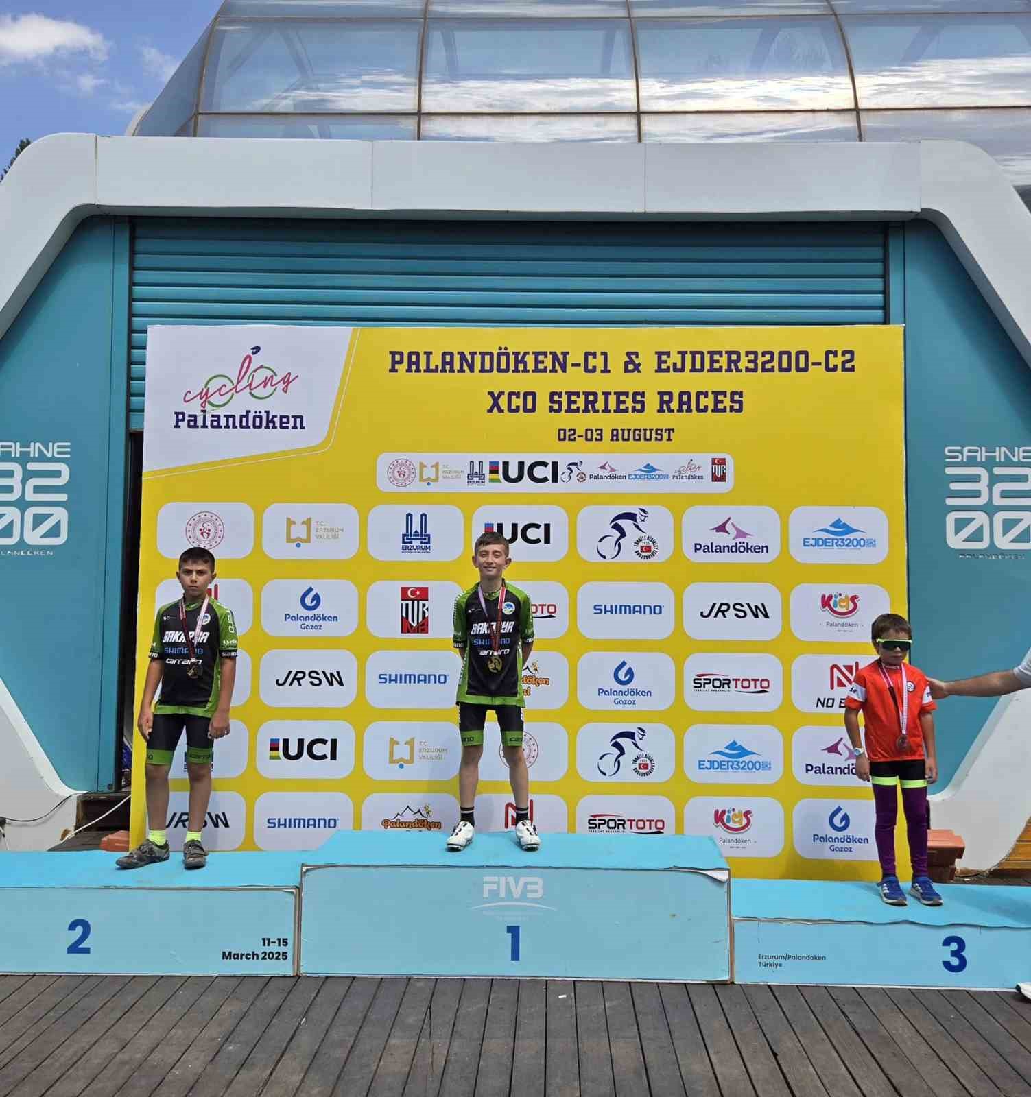 Sakarya Büyükşehir’in sporcuları güreş ve bisiklette kürsüde yer aldı