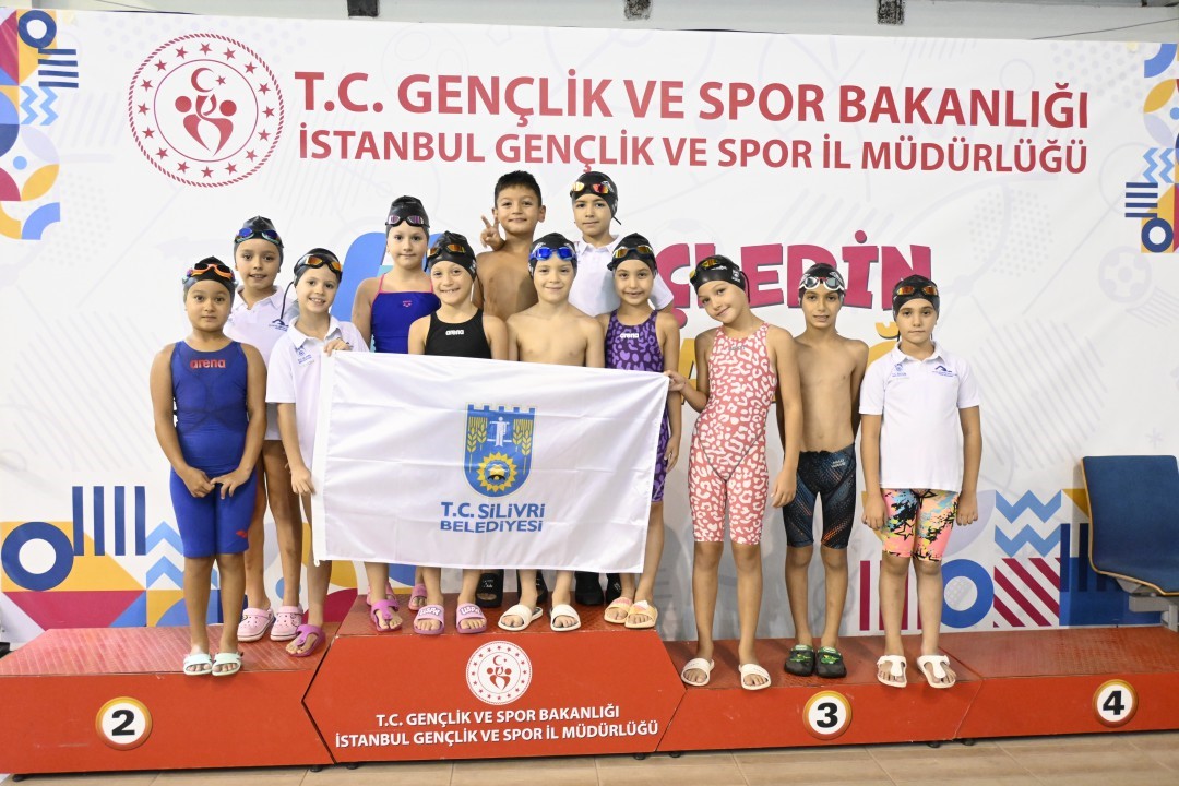 Silivri Belediyesi Spor Kulübü Yüzme Takımı, İstanbul’da 20 madalya kazandı