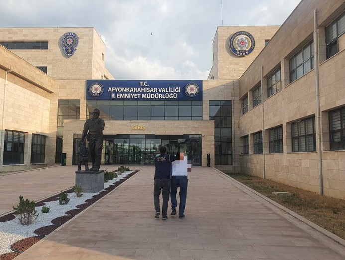 FET&Ouml;&rsquo;den aranan şahsı polis yakaladı
