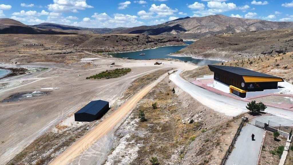 Başkan &Ccedil;olakbayrakdar: "Kuş&ccedil;u, T&uuml;rkiye&rsquo;nin g&ouml;zde mek&acirc;nlarından biri h&acirc;line geldi"
