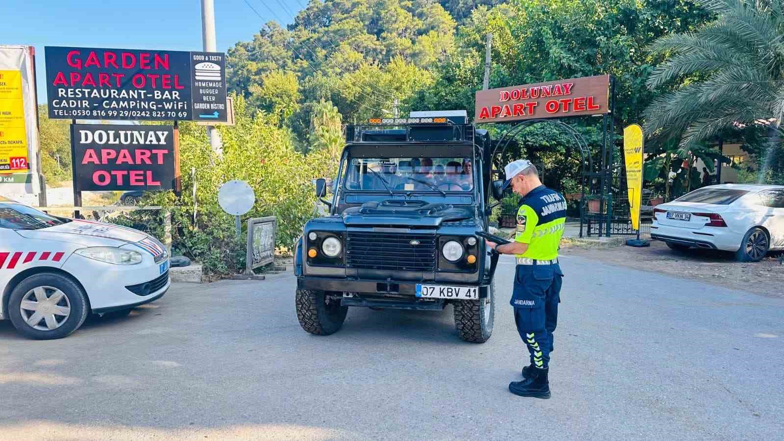 Antalya&rsquo;da jandarmadan safari denetimi
