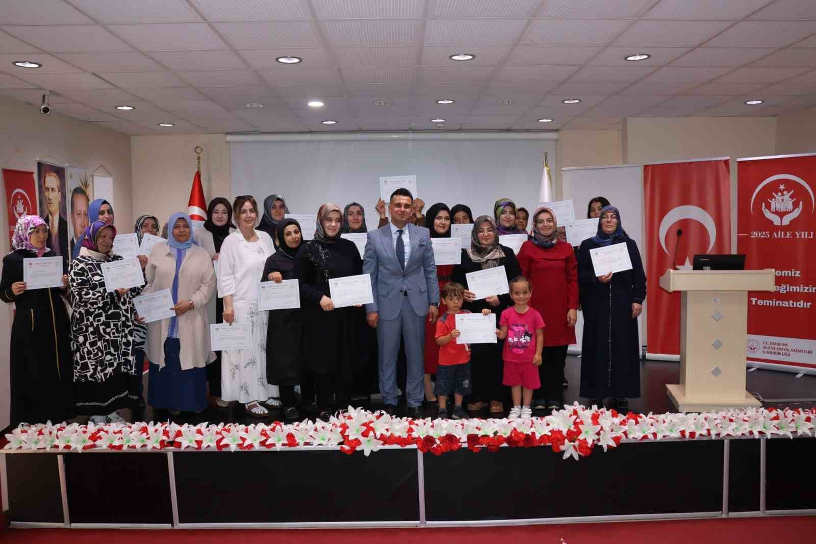 Aile eğitimi kursiyerlerine belge töreni