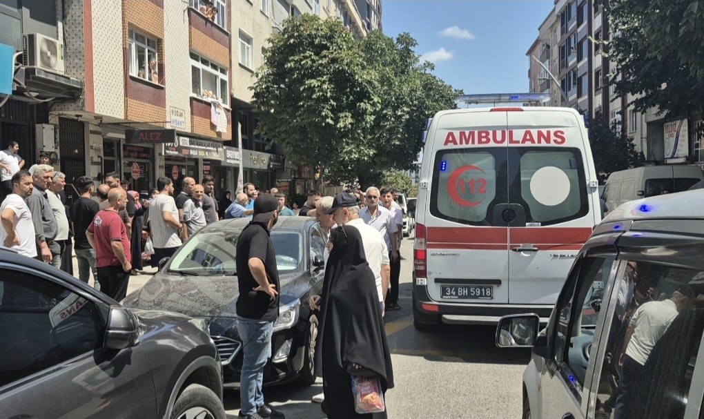Sultangazi’de bir adam 6. kattan düşerek ağır yaralandı, babasının başucunda gözyaşı döktü