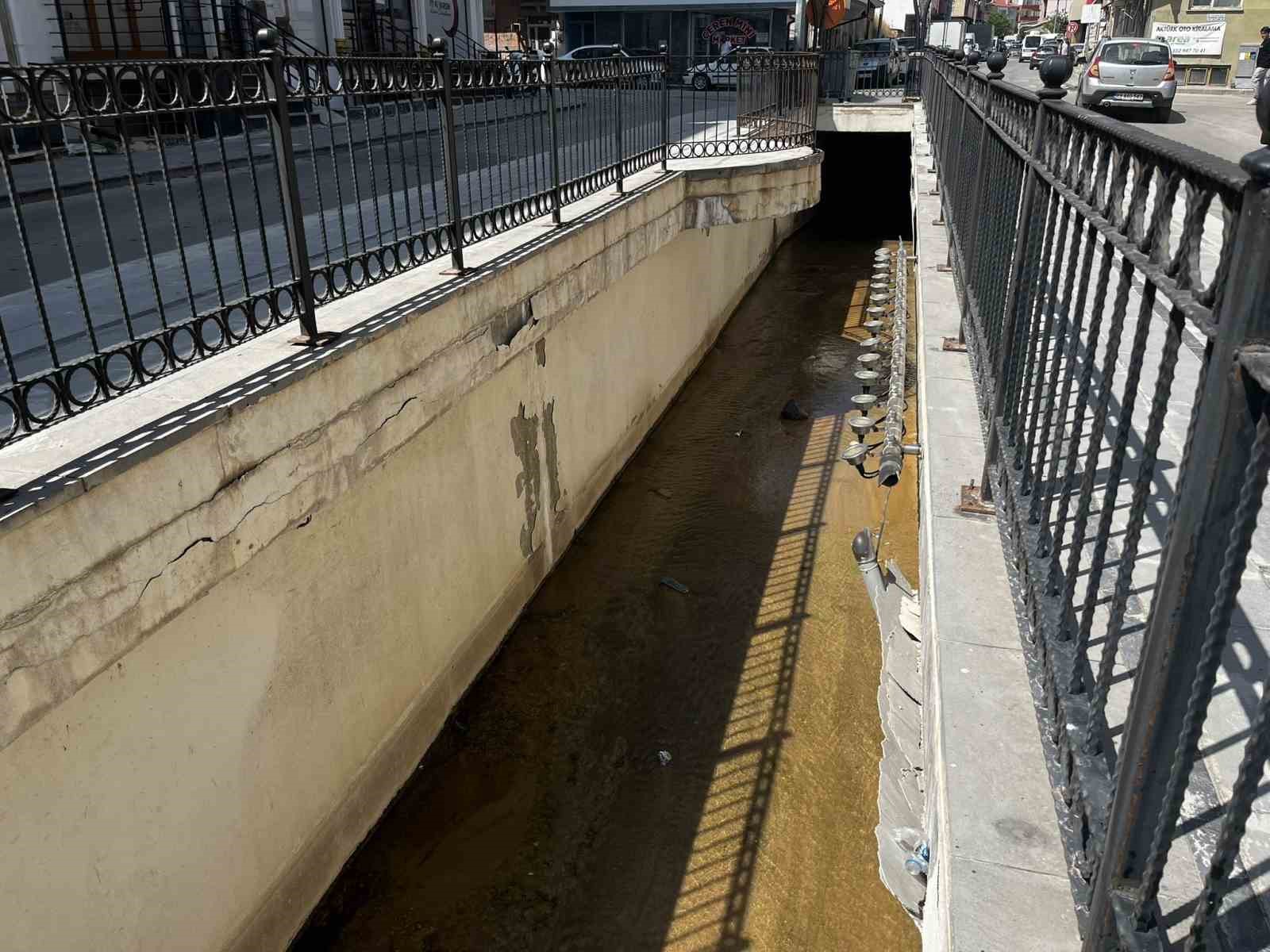 Bayburt’un Pönserek Deresi ’Yosun, Çöp ve Çamur Deresi’ olma yolunda ilerliyor