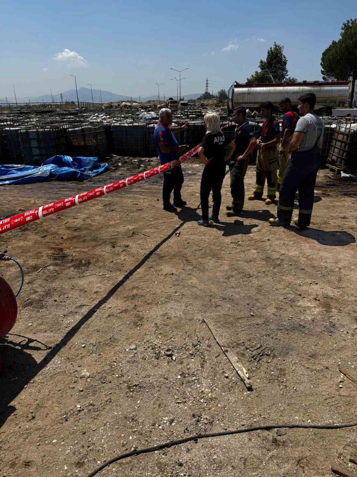 Torbalı&rsquo;da ka&ccedil;ak akaryakıt toplama alanında patlama: 16 ara&ccedil;ta hasar
