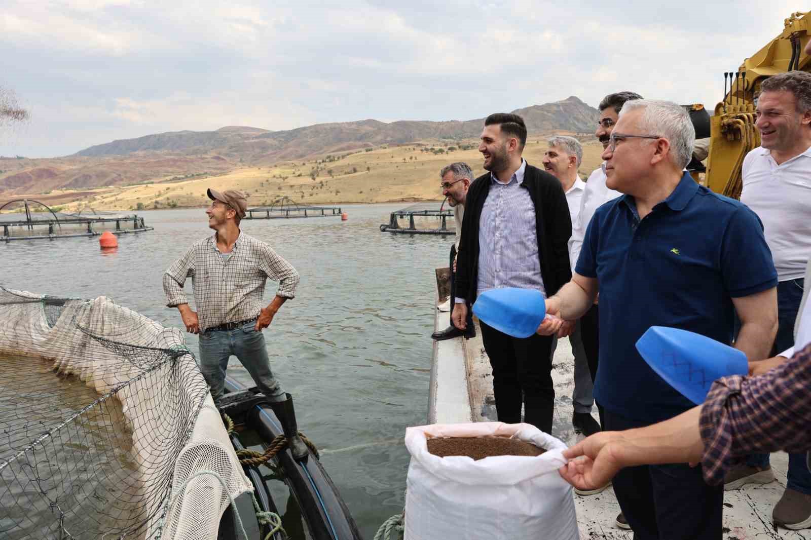 D&uuml;nya&rsquo;nın somonu, denize kıyı olmayan Sivas&rsquo;ta &uuml;retiliyor
