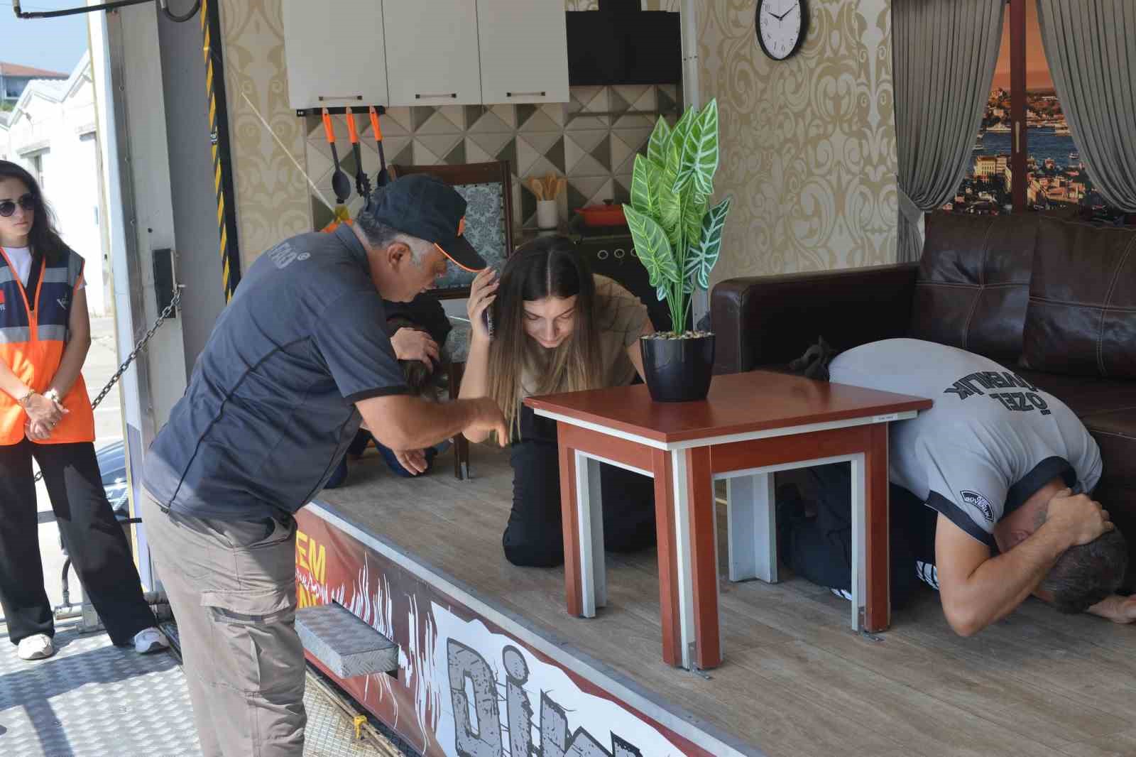 BUSKİ &ccedil;alışanlarına deprem eğitimi
