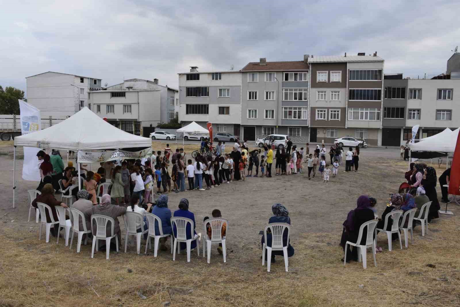 Karacabey’de sokaklar çocukların kahkahalarıyla şenleniyor