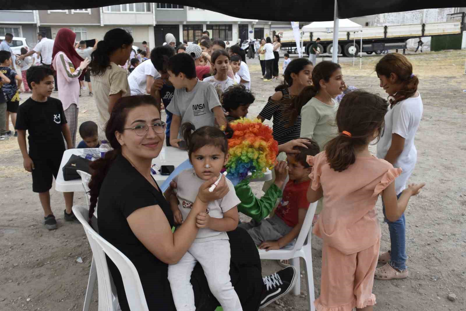 Karacabey’de sokaklar çocukların kahkahalarıyla şenleniyor