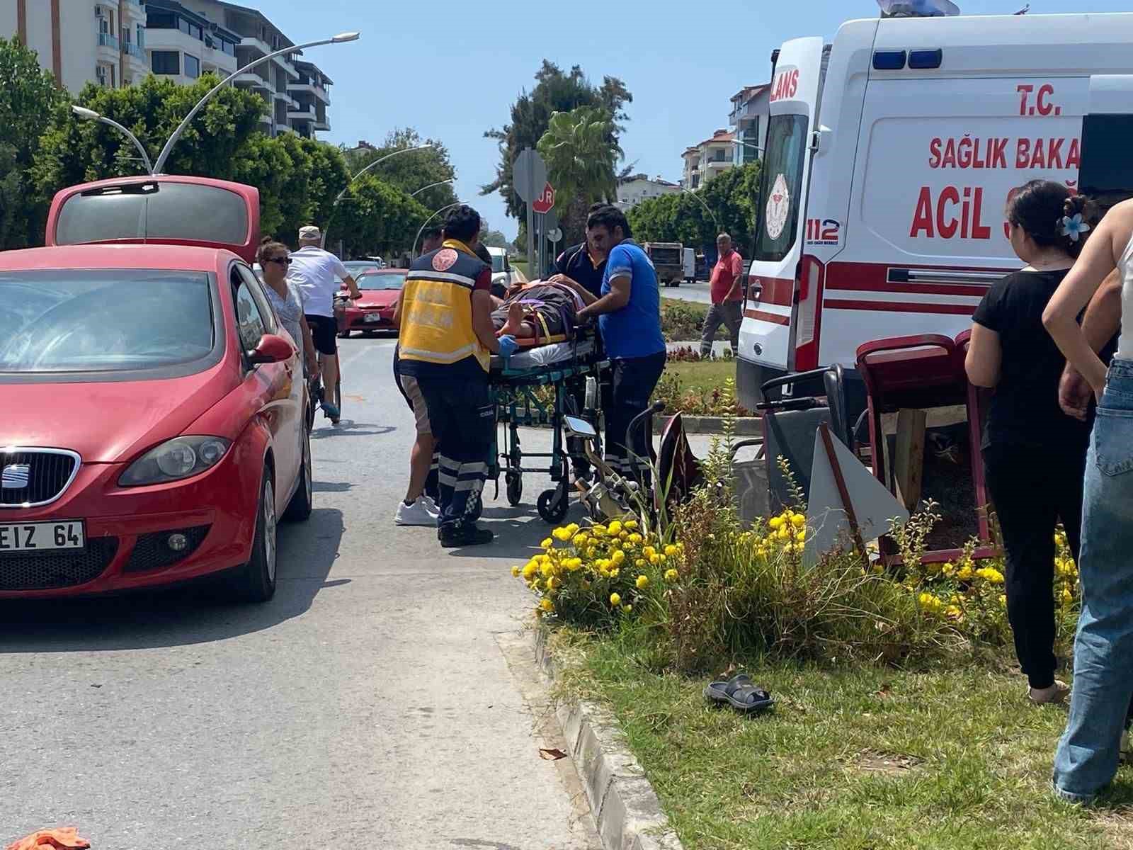 Kazada baba oğul hastanelik oldu