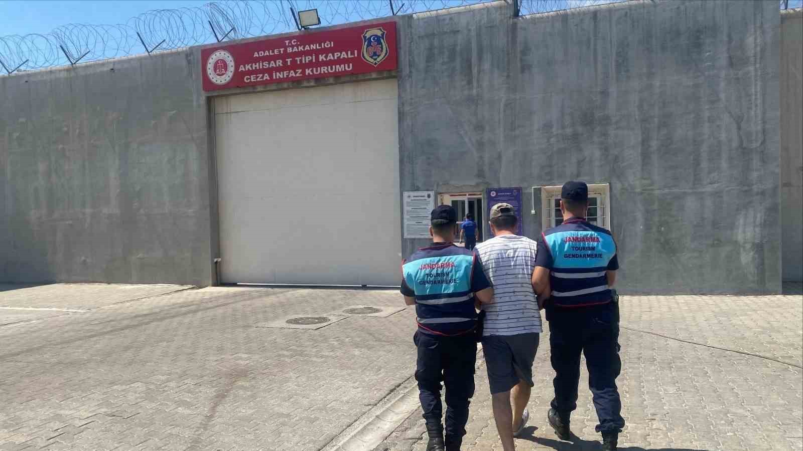 Manisa’da 30 yıl hapis cezasıyla aranan şahıs yakalandı