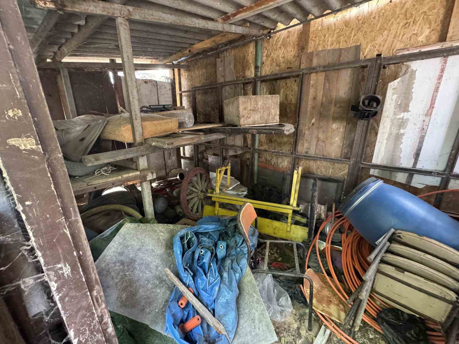 Erdek’te göz göre göre işgal: Tahliye kararı sonrası enkaz kaldı