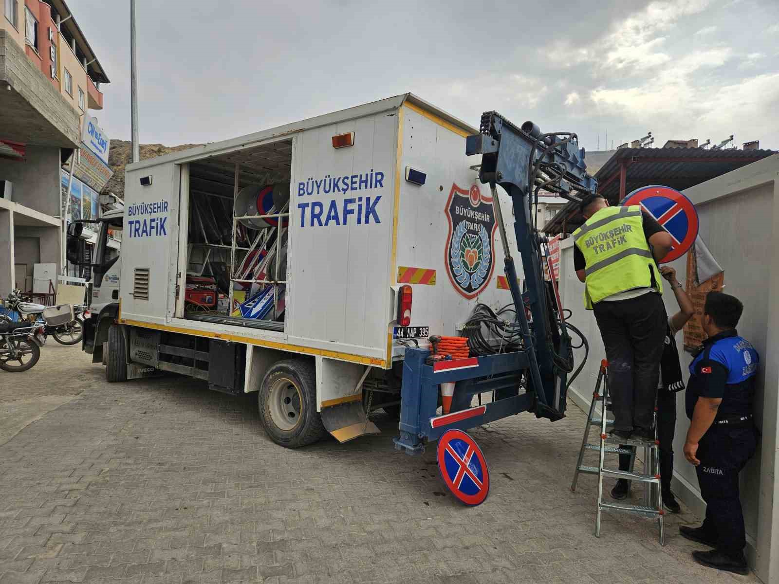 Darende’de trafik düzenlemesi: Tek yön ve park yasağı uygulamaları başladı