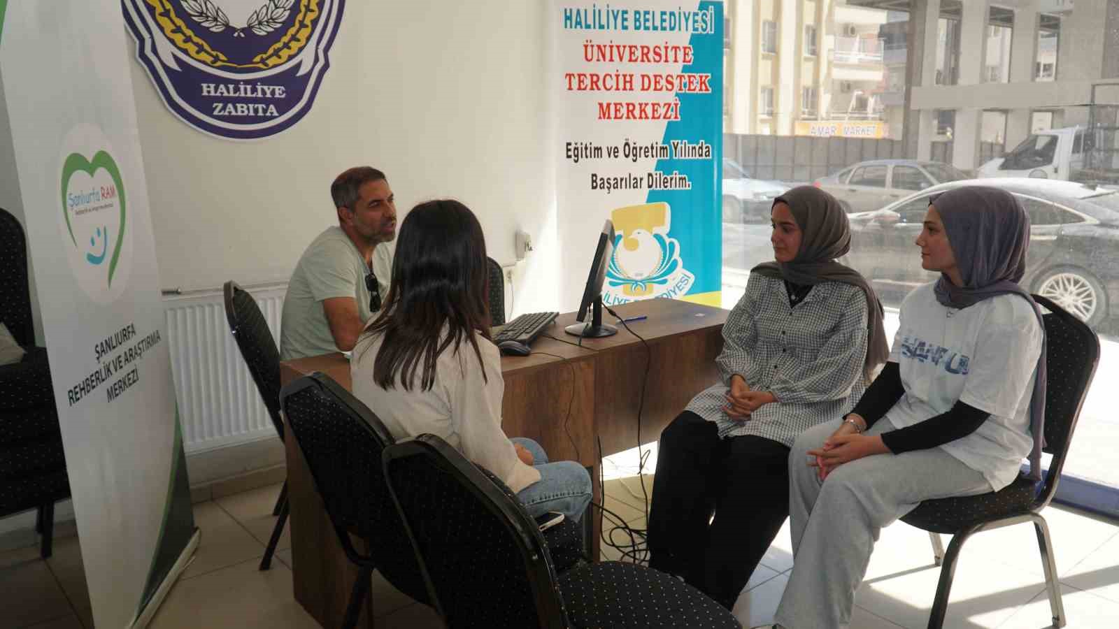 Haliliye Belediyesi tercih danışmanlık merkezi ile gençlerin yanında