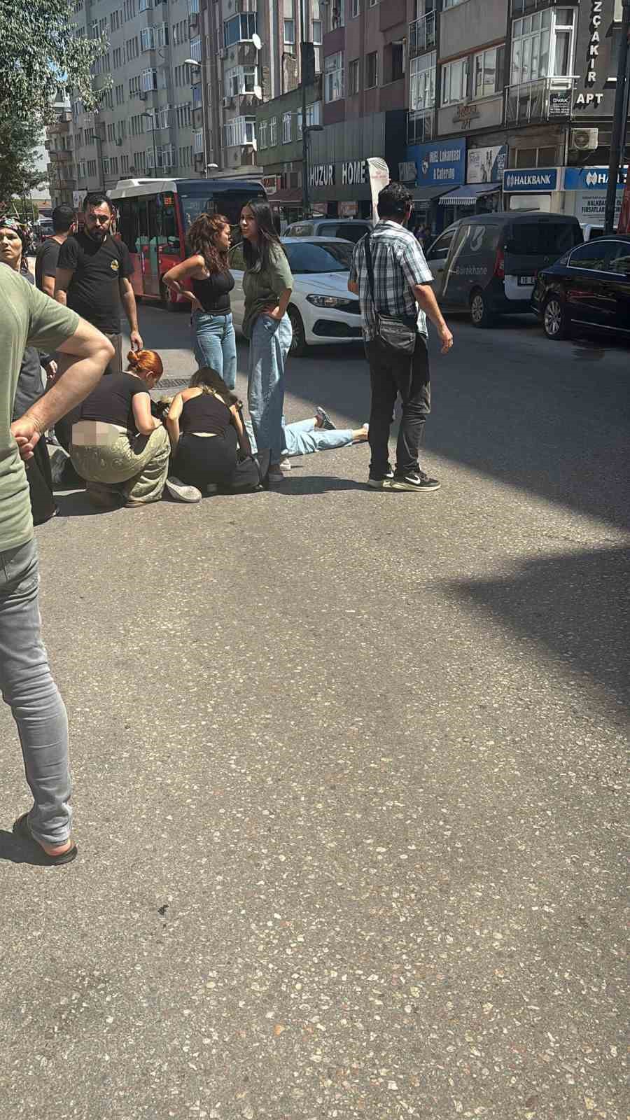 Bandırma’da motosikletin çarptığı yaşlı kadın ağır yaralandı