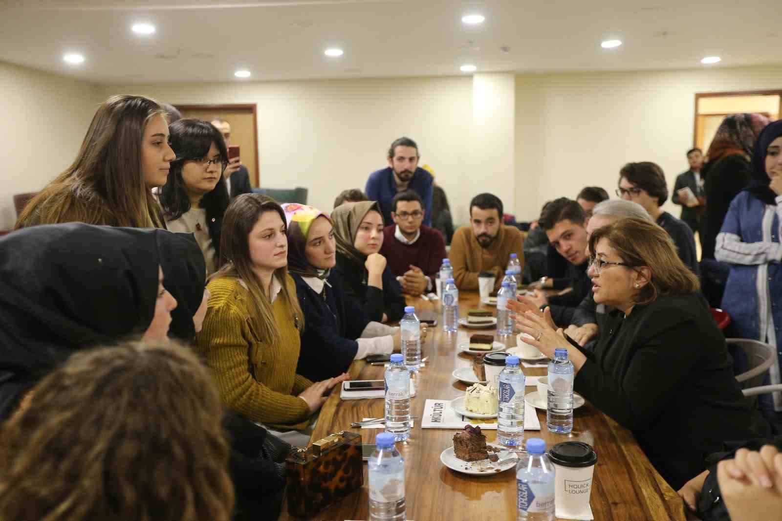 Başkan Şahin, &uuml;niversite adaylarına seslendi
