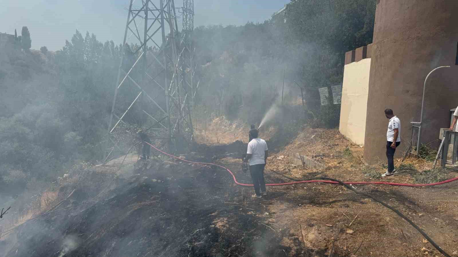 Hamsu k&ouml;pr&uuml;s&uuml;n&uuml;n yıkım &ccedil;alışmaları sırasında yangın &ccedil;ıktı
