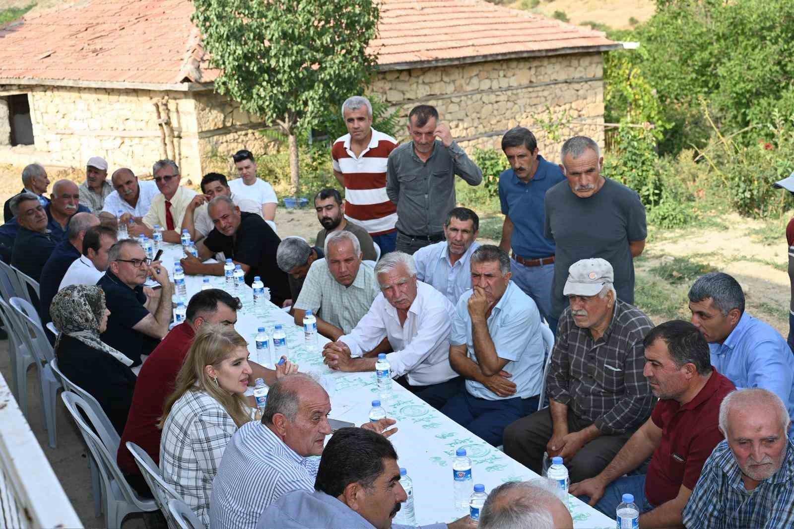 Milletvekili &Ouml;lmeztoprak, Kale ve Hekimhan&rsquo;da sulama suyu toplantıları ger&ccedil;ekleştirdi
