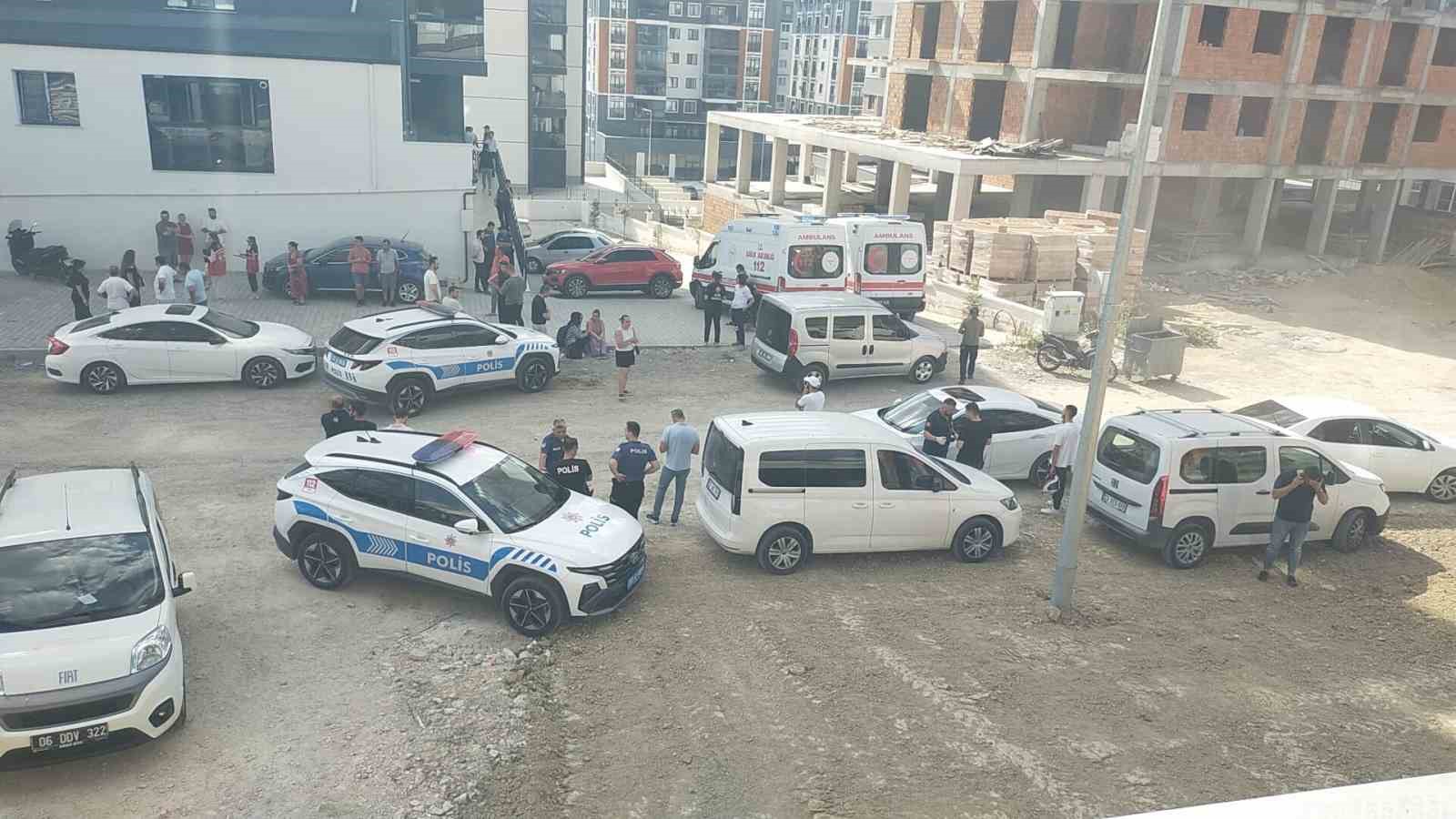 Edirne’de bir baba eşini ve oğlunu öldürüp intihara kalkıştı