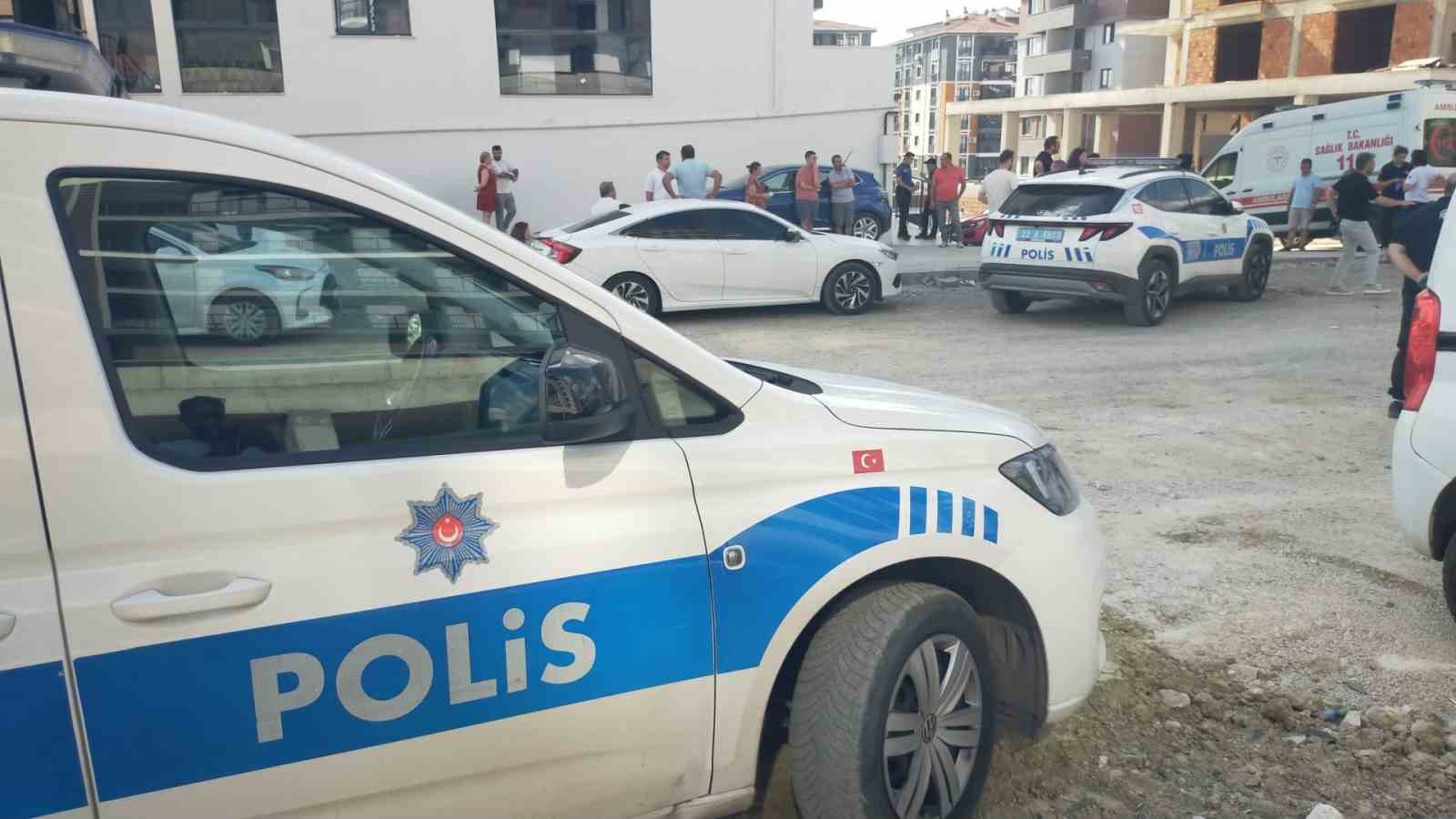 Edirne&rsquo;de bir baba eşini ve oğlunu &ouml;ld&uuml;r&uuml;p intihara kalkıştı
