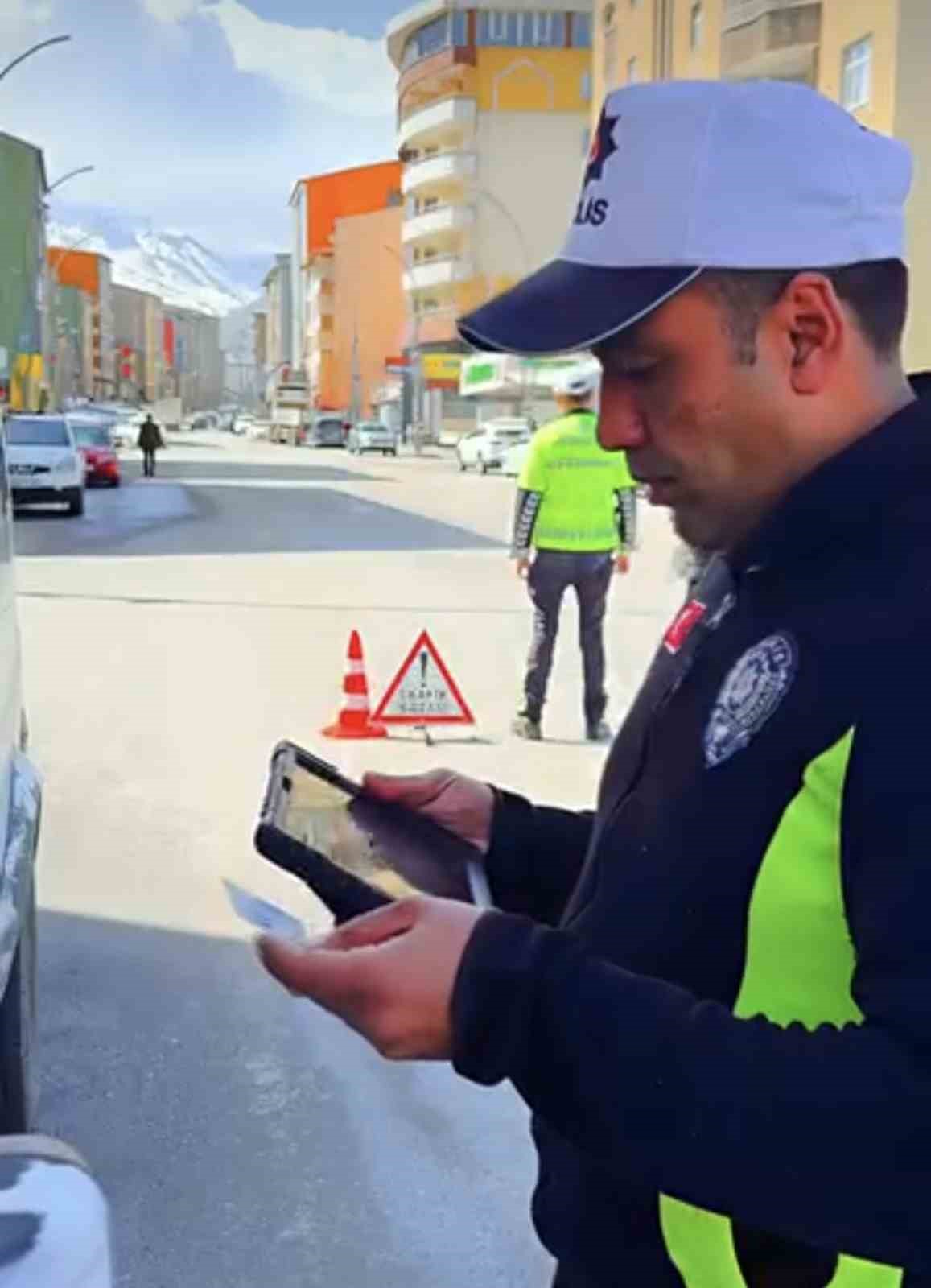 Muş polisinden su&ccedil;a ge&ccedil;it yok
