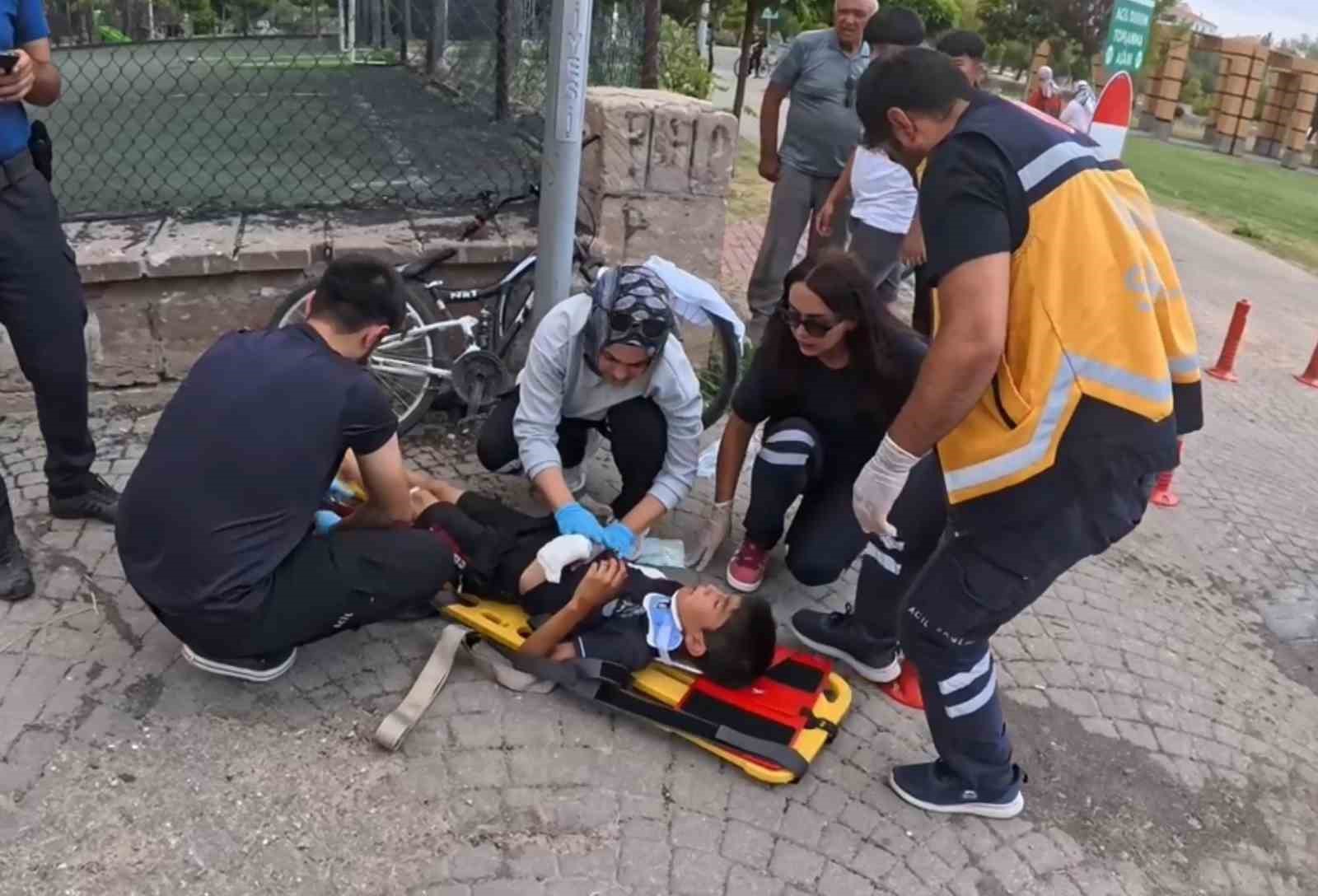 Freni tutmayan bisikletle yokuş aşağı savruldular
