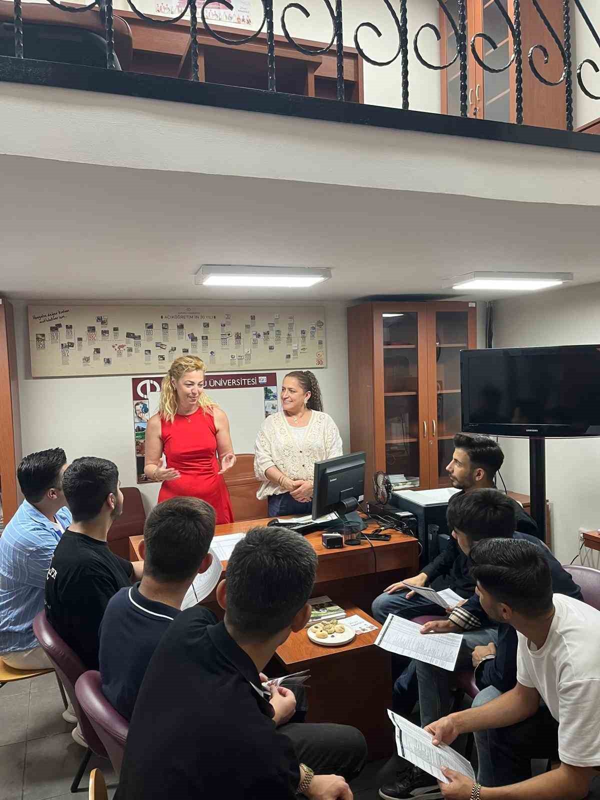 Anadolu &Uuml;niversitesi İstanbul&rsquo;da aday &ouml;ğrencilerle buluşuyor
