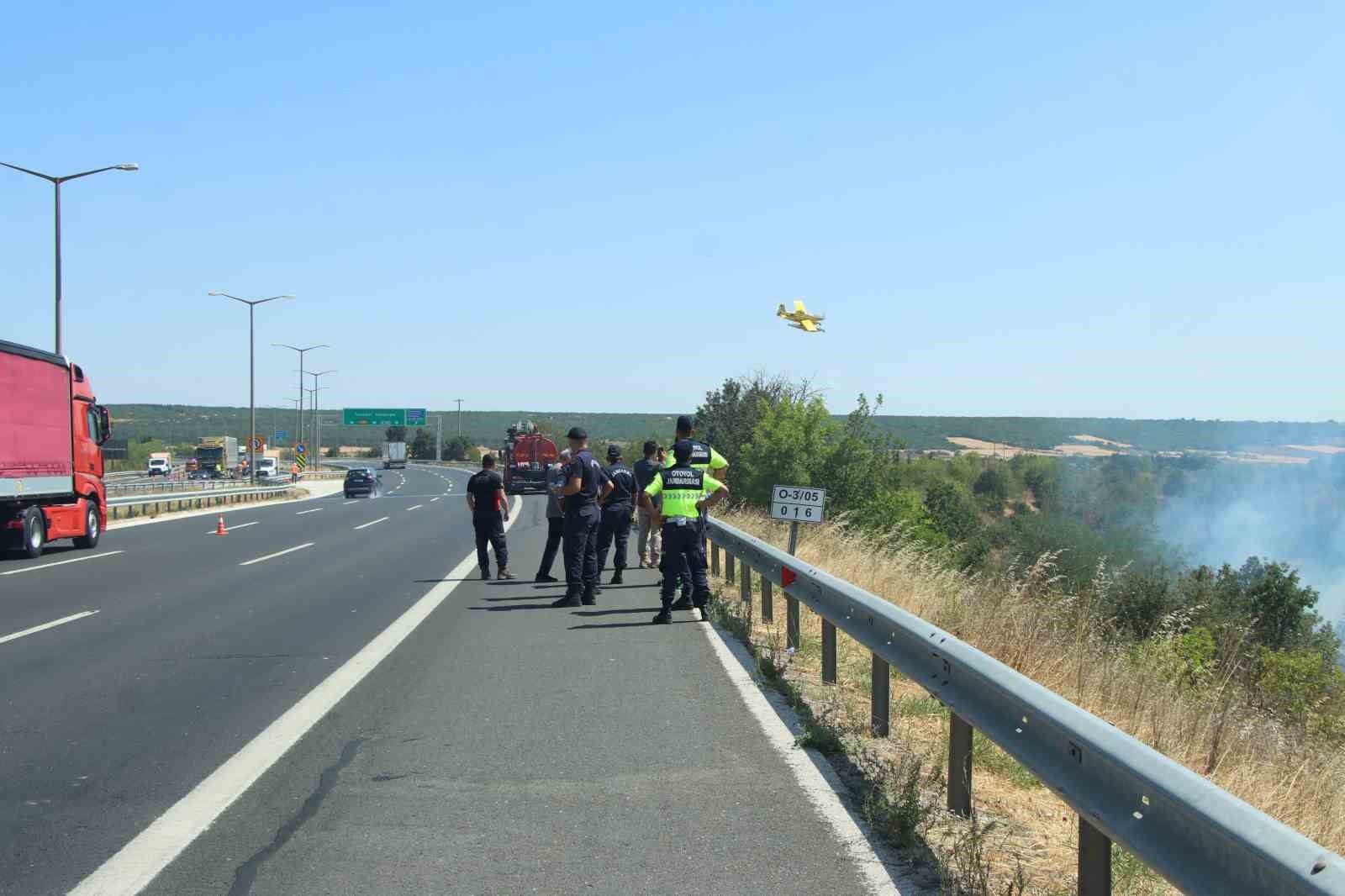 Kırklareli’nde çıkan yangın söndürüldü: Ulaşıma kapanan otoyol açıldı