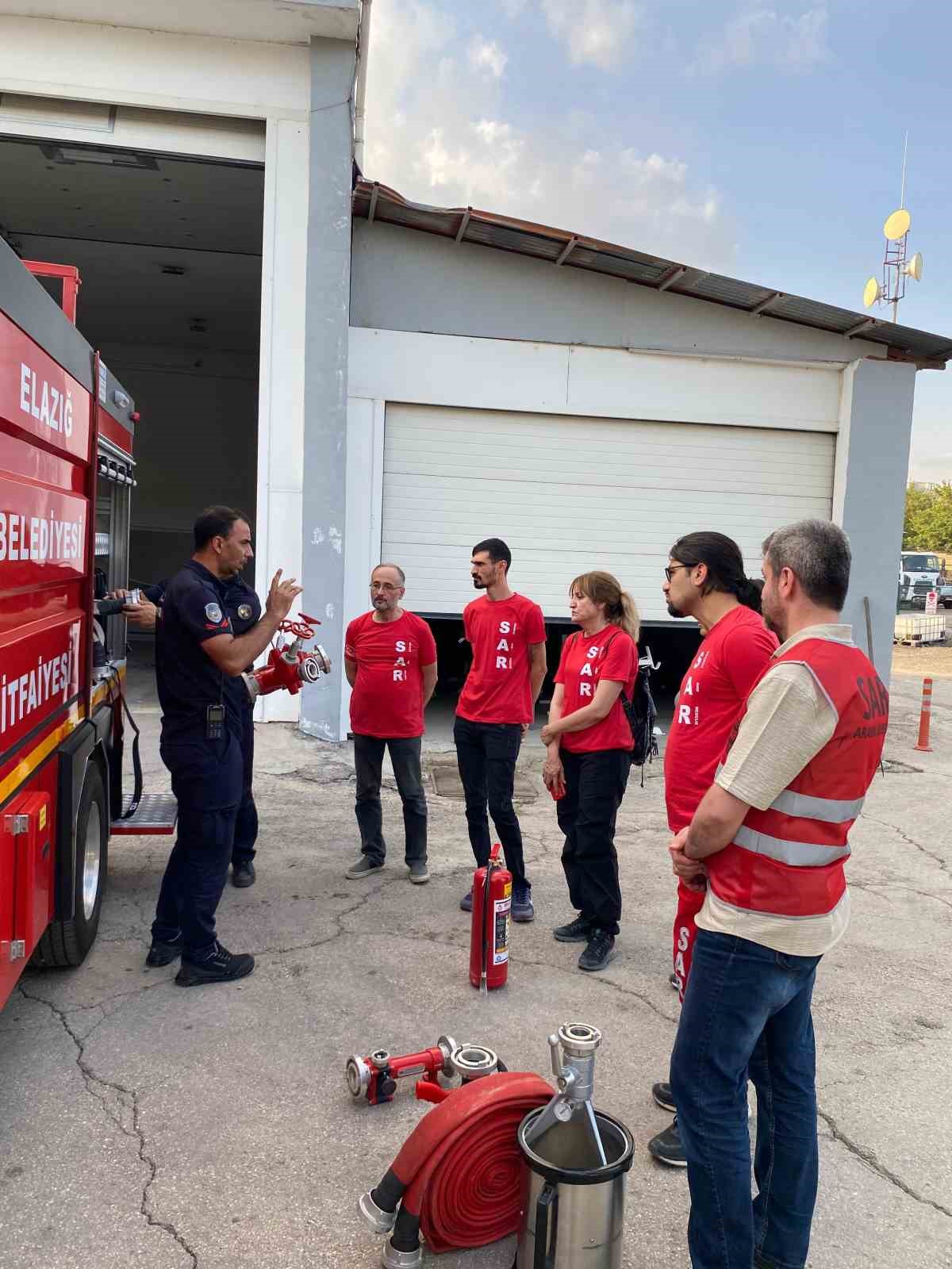 Elazığ belediyesi itfaiyesinden sar ekibine destek eğitimi
