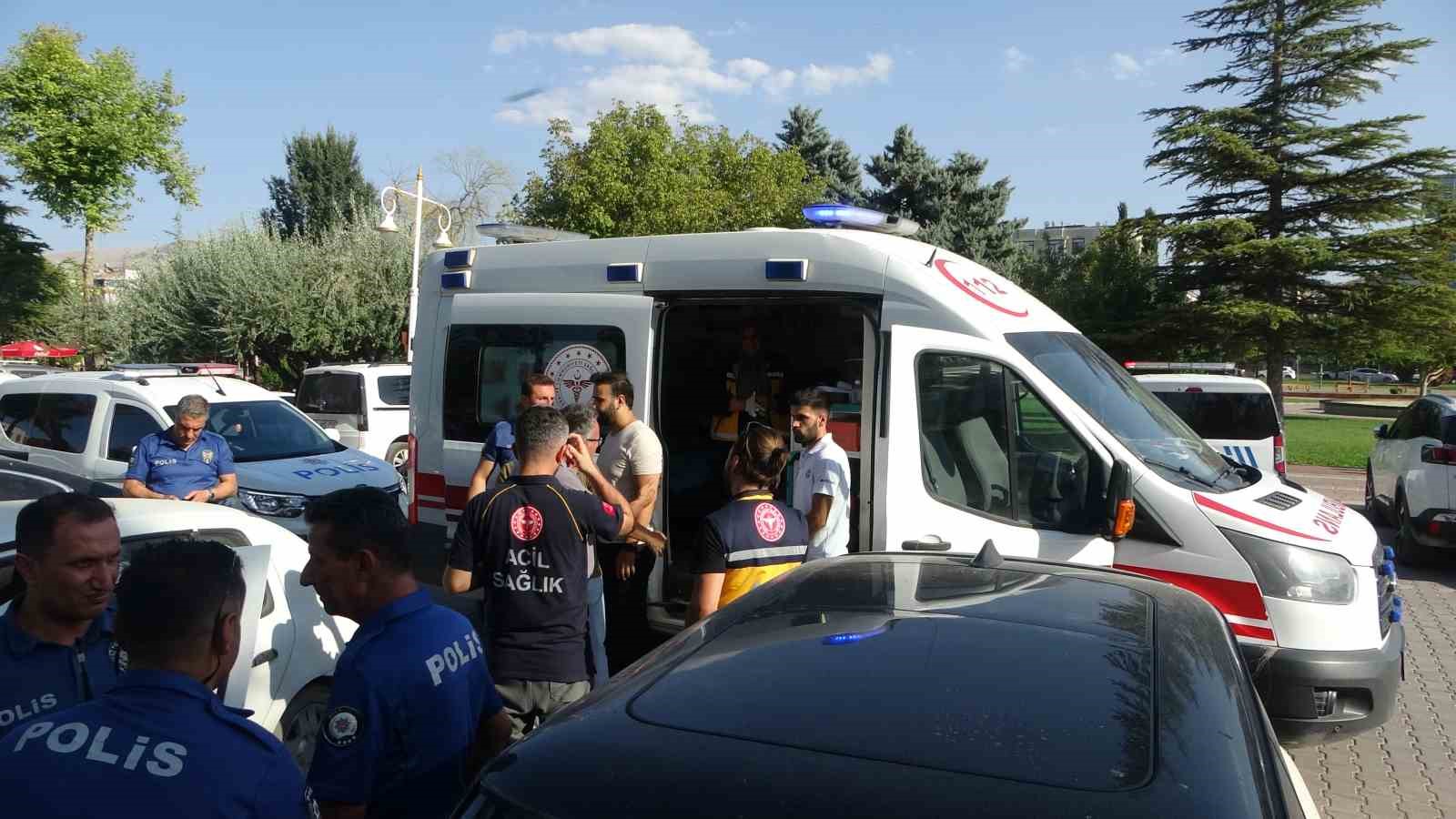 Malatya&rsquo;da 70 yaşındaki adam park halindeki ara&ccedil;ta &ouml;l&uuml; bulundu
