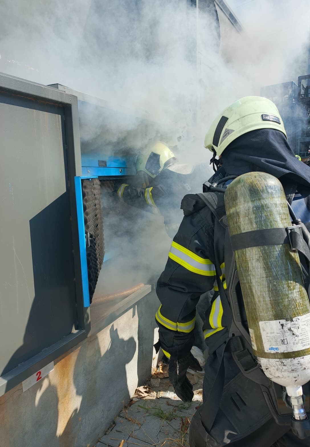 Arızalanan jeneratördeı çıkan duman itfaiyeyi alarma geçirdi