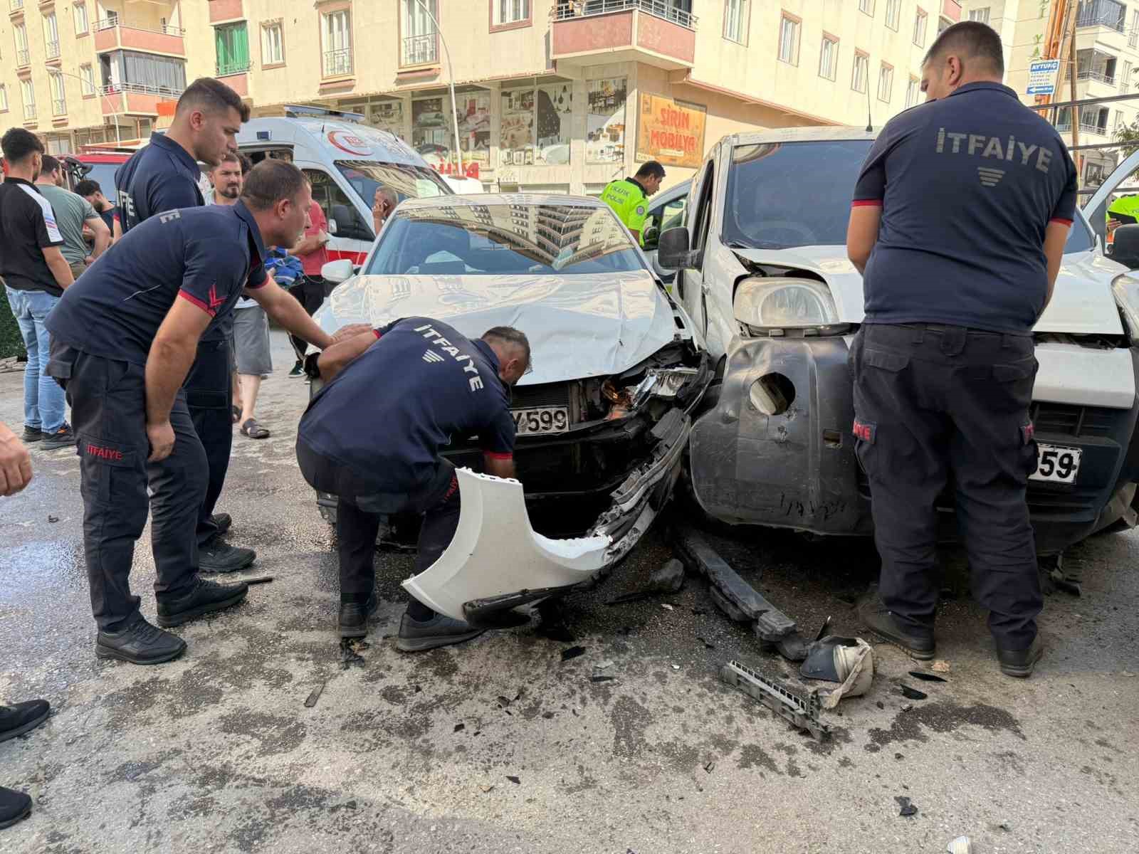 Muş’ta trafik kazası: 1’i çocuk 3 yaralı