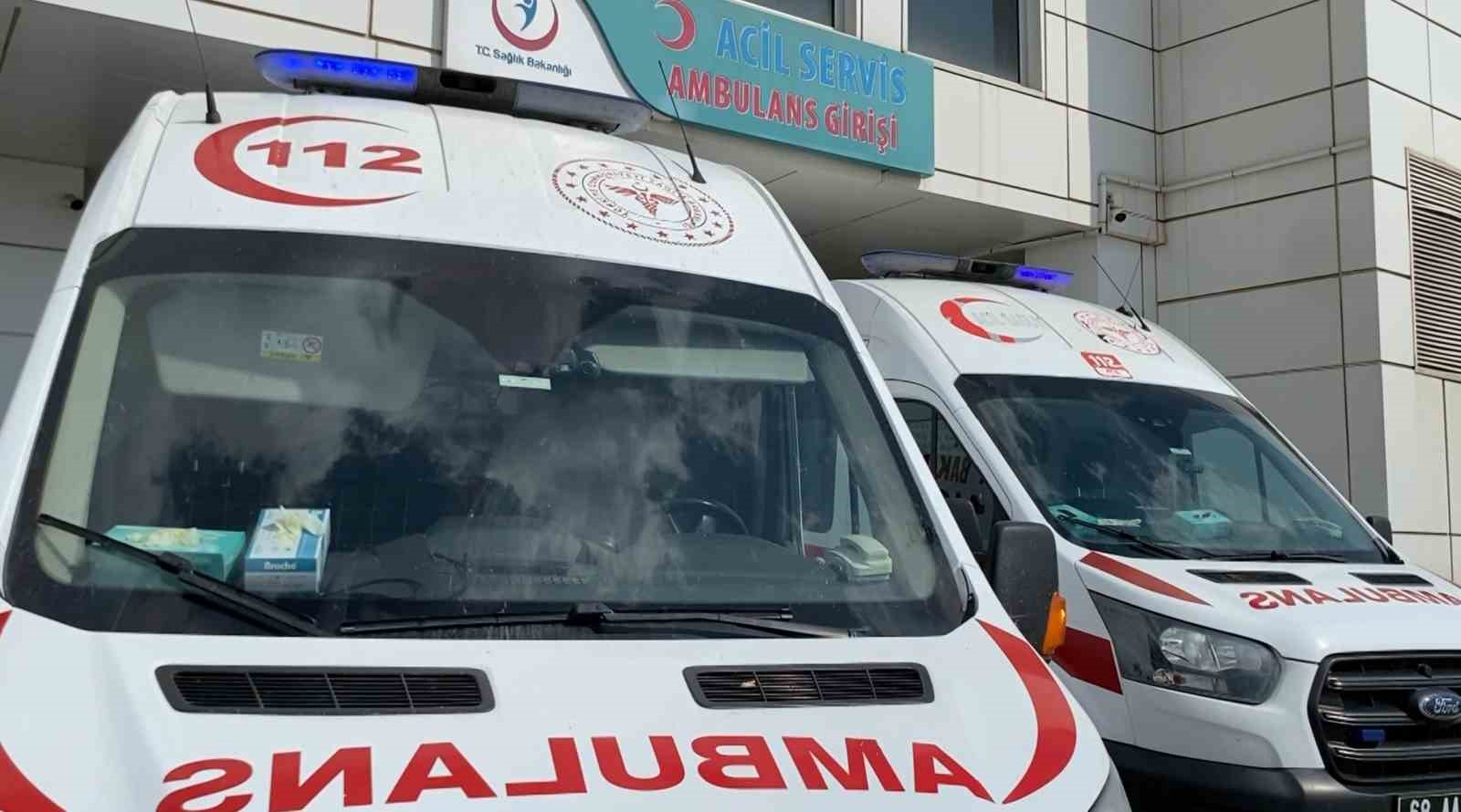 Aksaray&rsquo;da bı&ccedil;aklı ve sopalı kavga: 2 yaralı
