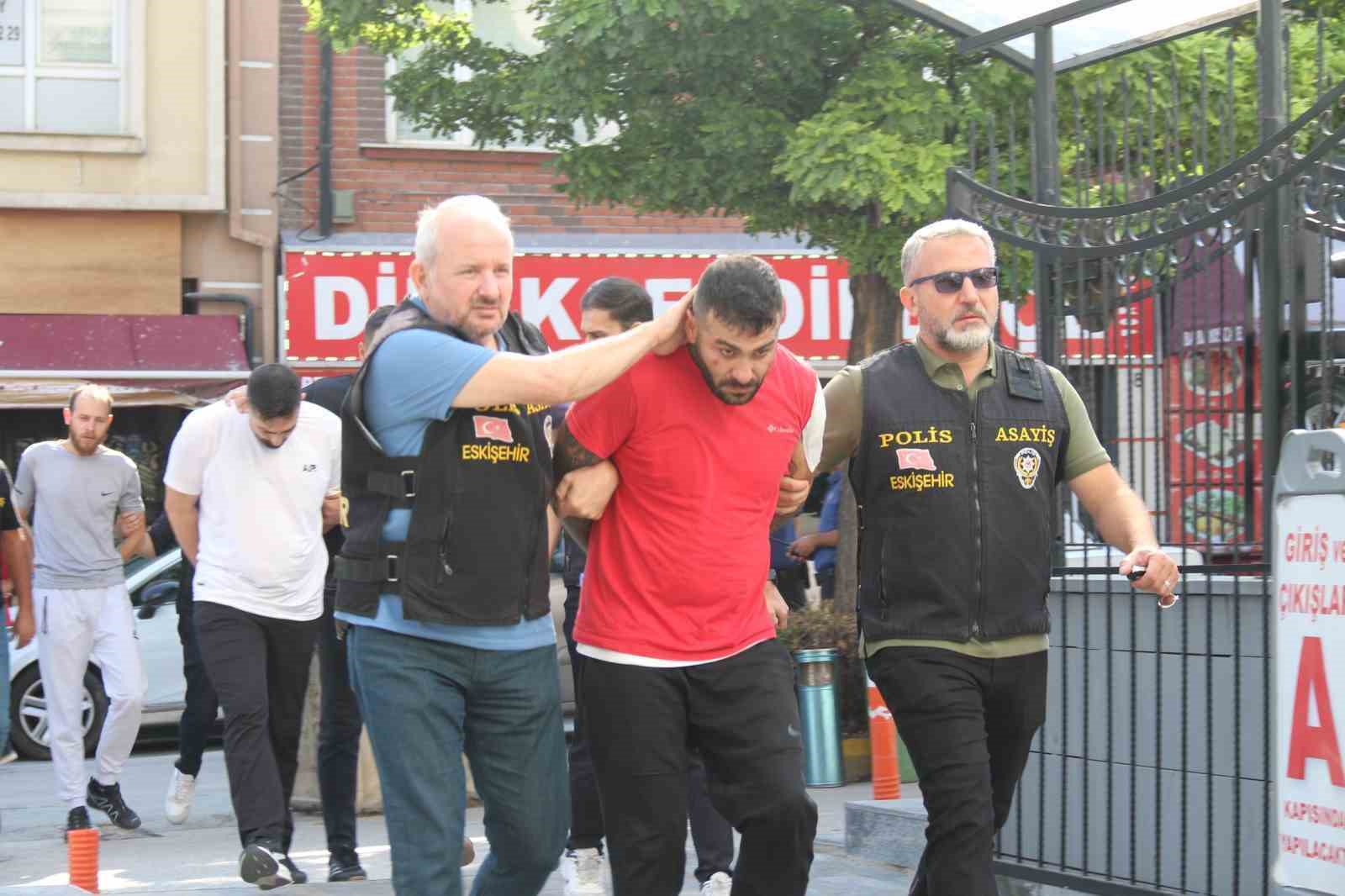 2 kişinin öldüğü, 1 kişinin ağır yaralandığı kavgada 4 tutuklama