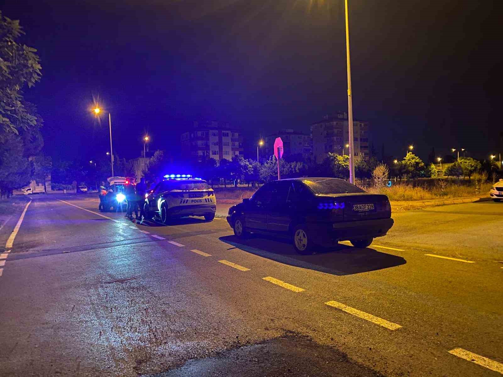 ‘Dur’ ihtarına uymayan ehliyetsiz sürücü yakalandı