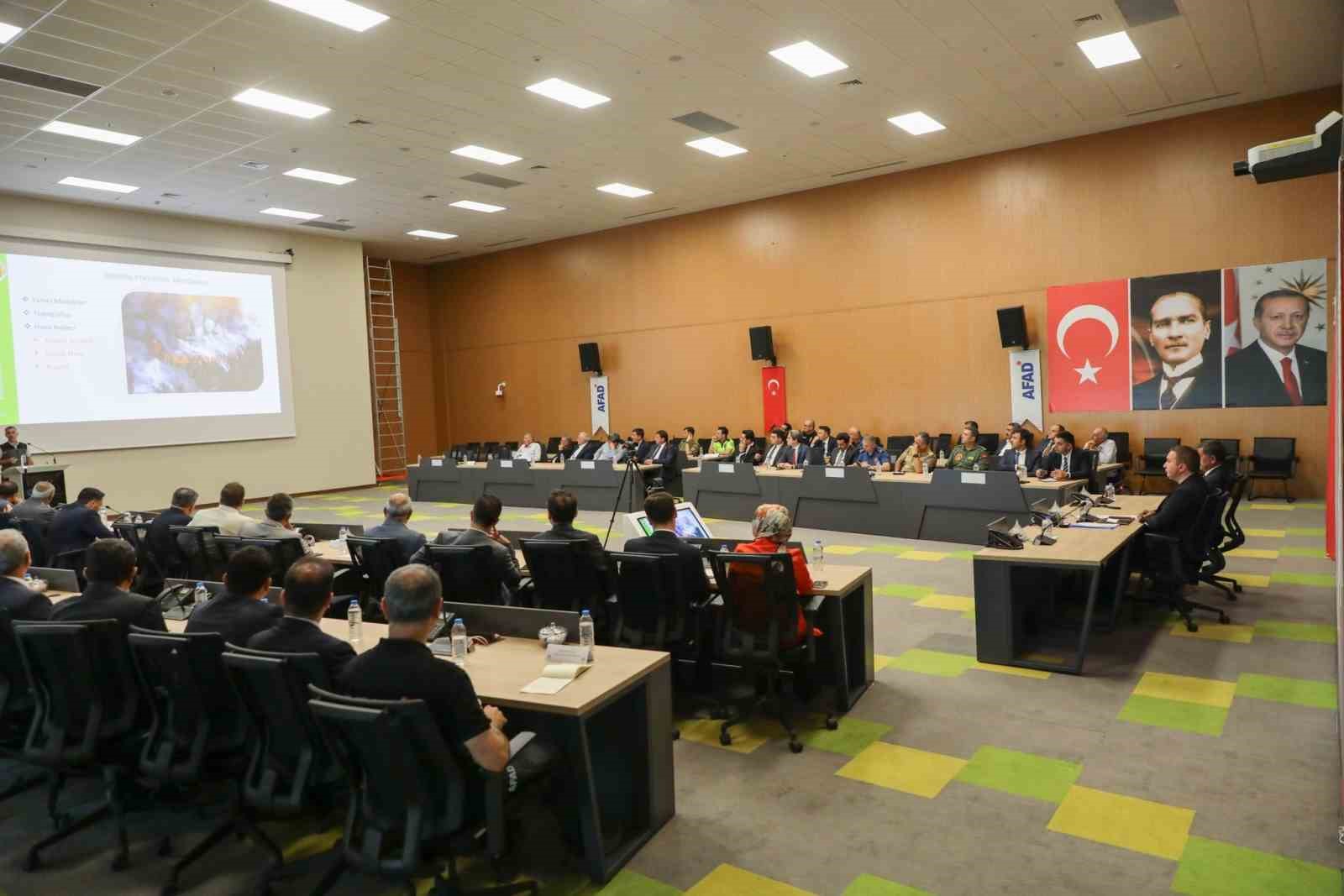 Erzincan’da "Orman Yangınları ile Mücadele" konulu toplantı düzenlendi