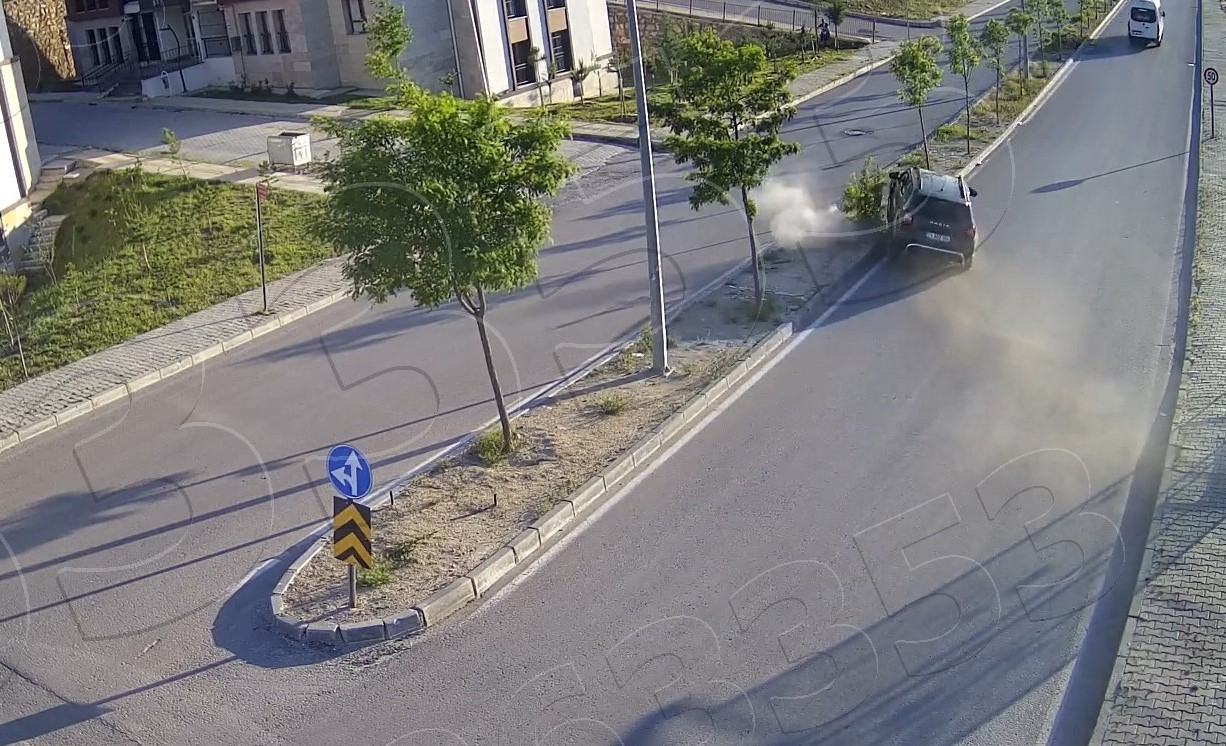 Elazığ’da trafik kazası kameralara yansıdı