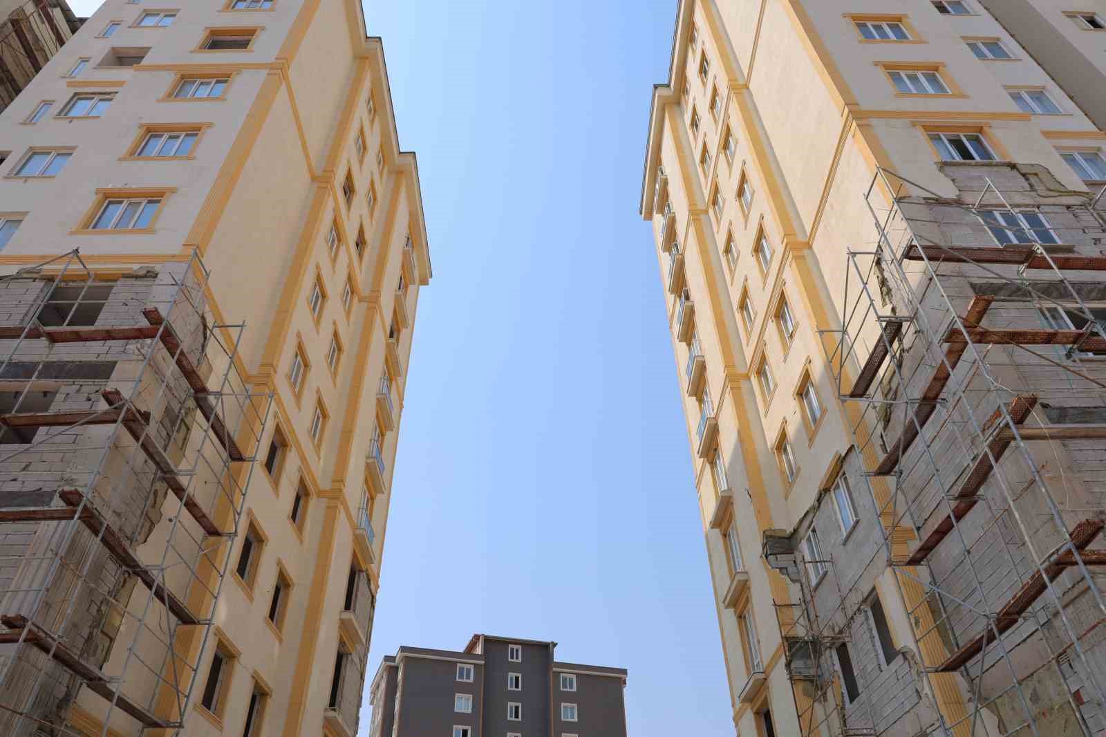 Kahramanmaraş’ta orta hasarlı binalarda güçlendirme çalışmaları