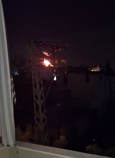 Elektrik direğinde korkutan yangın