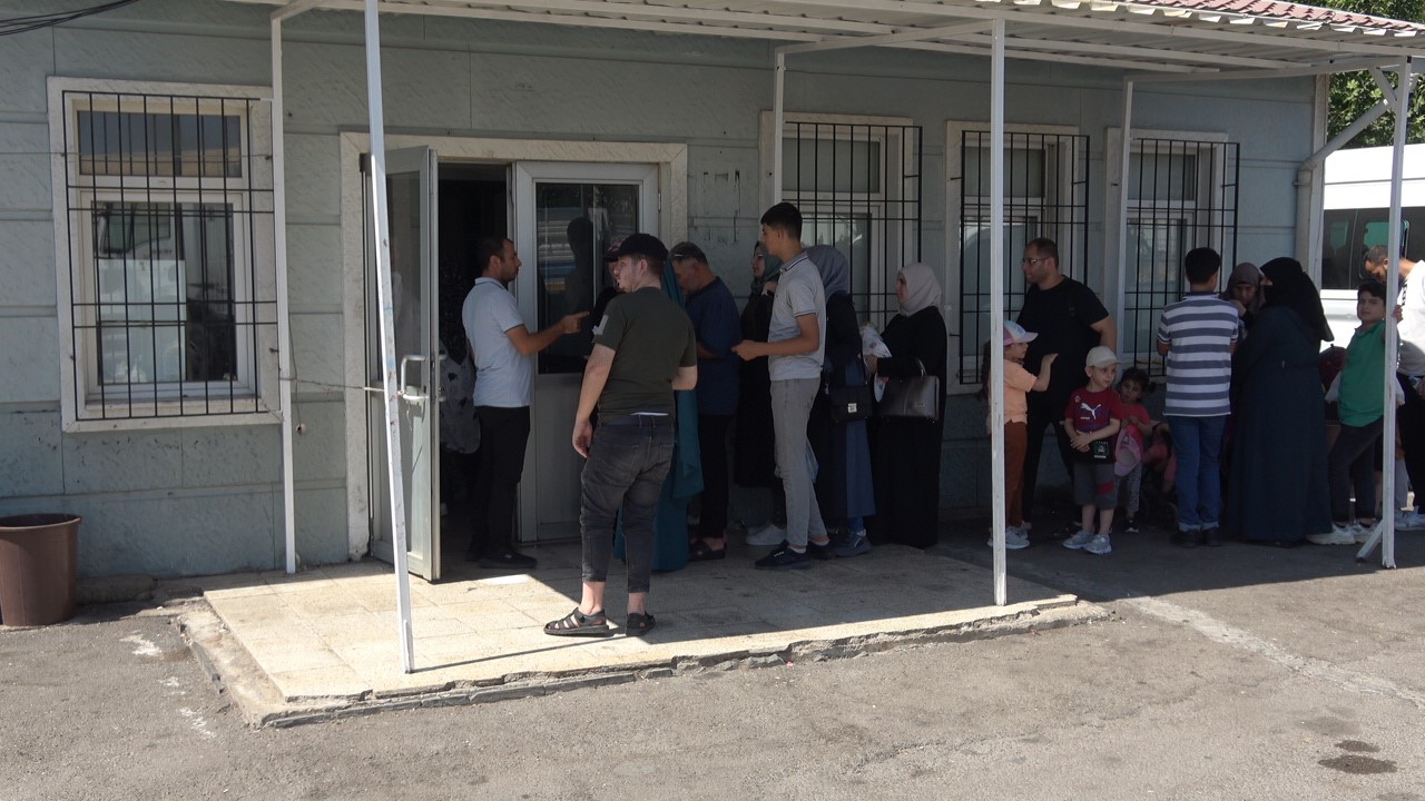 Suriyelilerin ülkelerine gönüllü dönüşü sürüyor