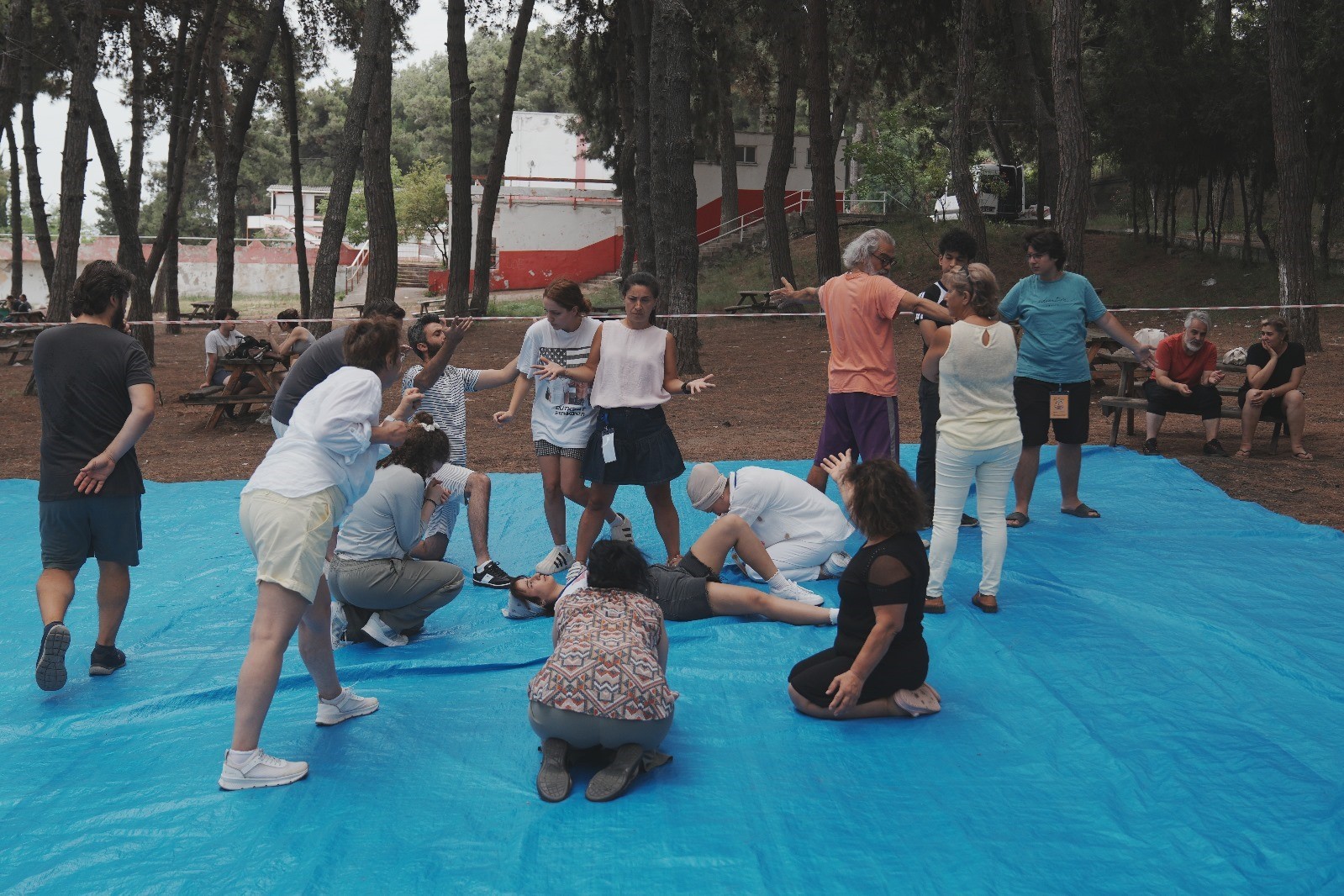 12. Tiyatro K&ouml;y&uuml; sakinleri tiyatronun duayenleri ile buluştu
