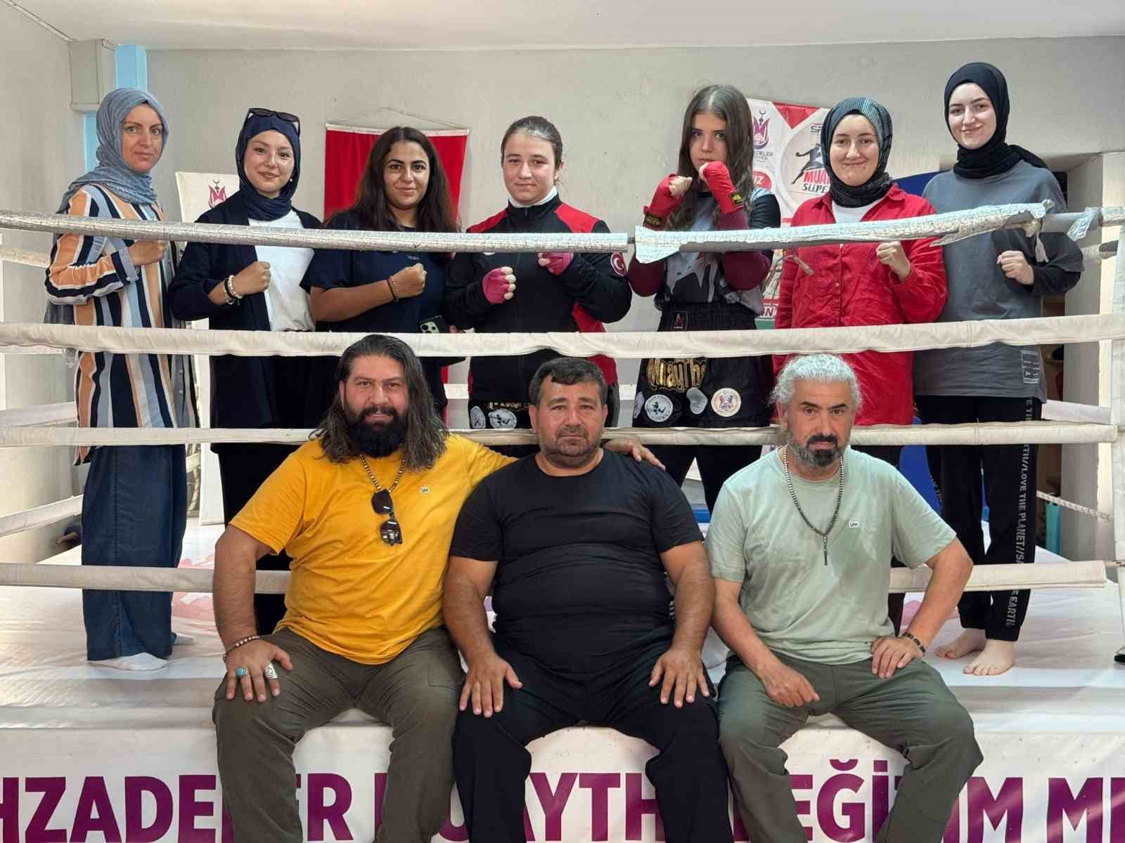 Kuruluş Osman oyuncuları Manisa Muaythai Eğitim Merkezi’ni ziyaret etti