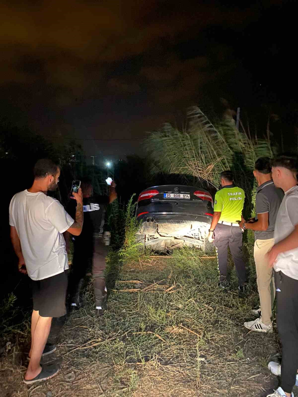 Drift atarken kameraya yakalanan s&uuml;r&uuml;c&uuml; dereye u&ccedil;tu
